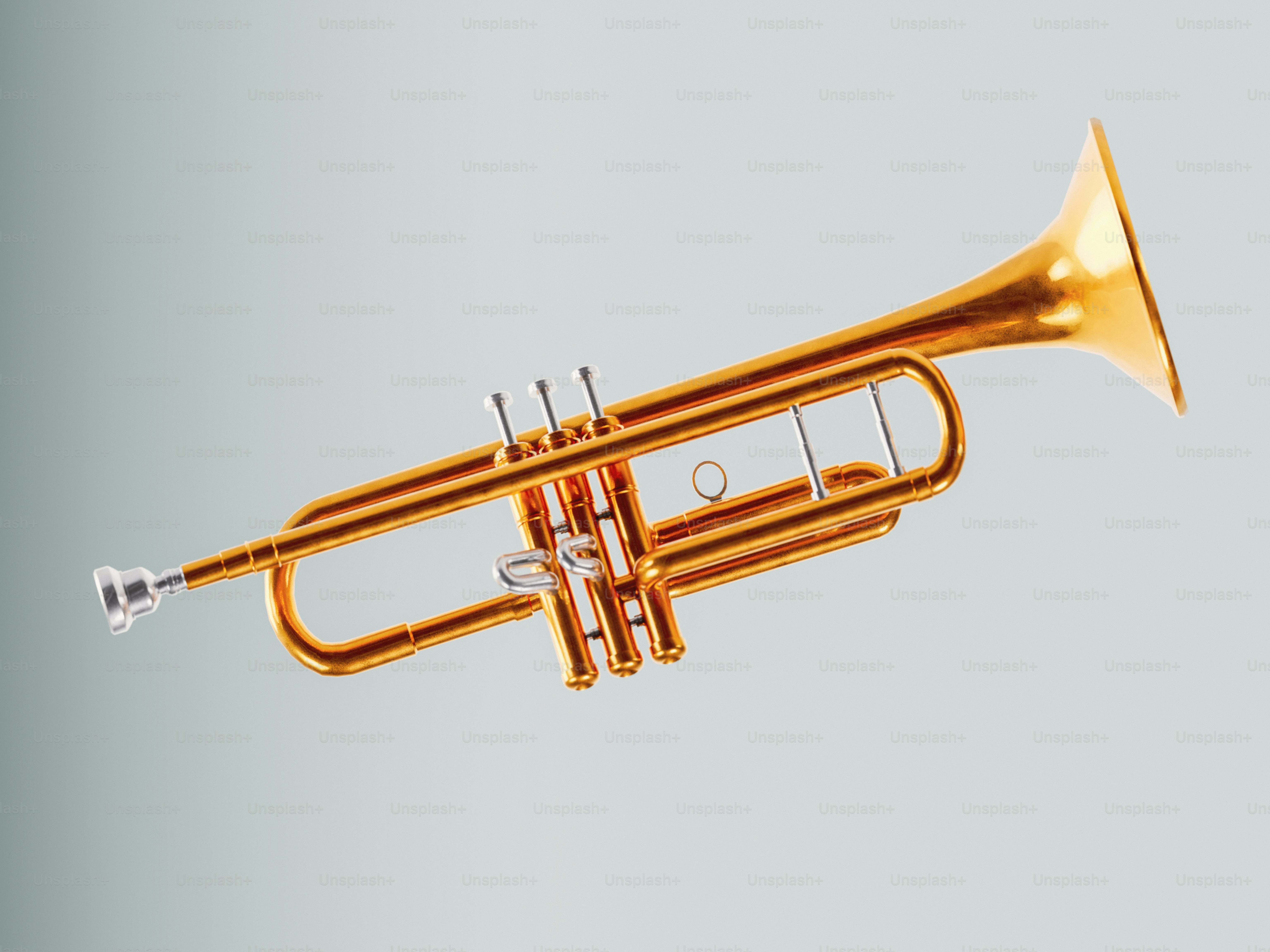 Eine goldene Trompete auf grauem Grund