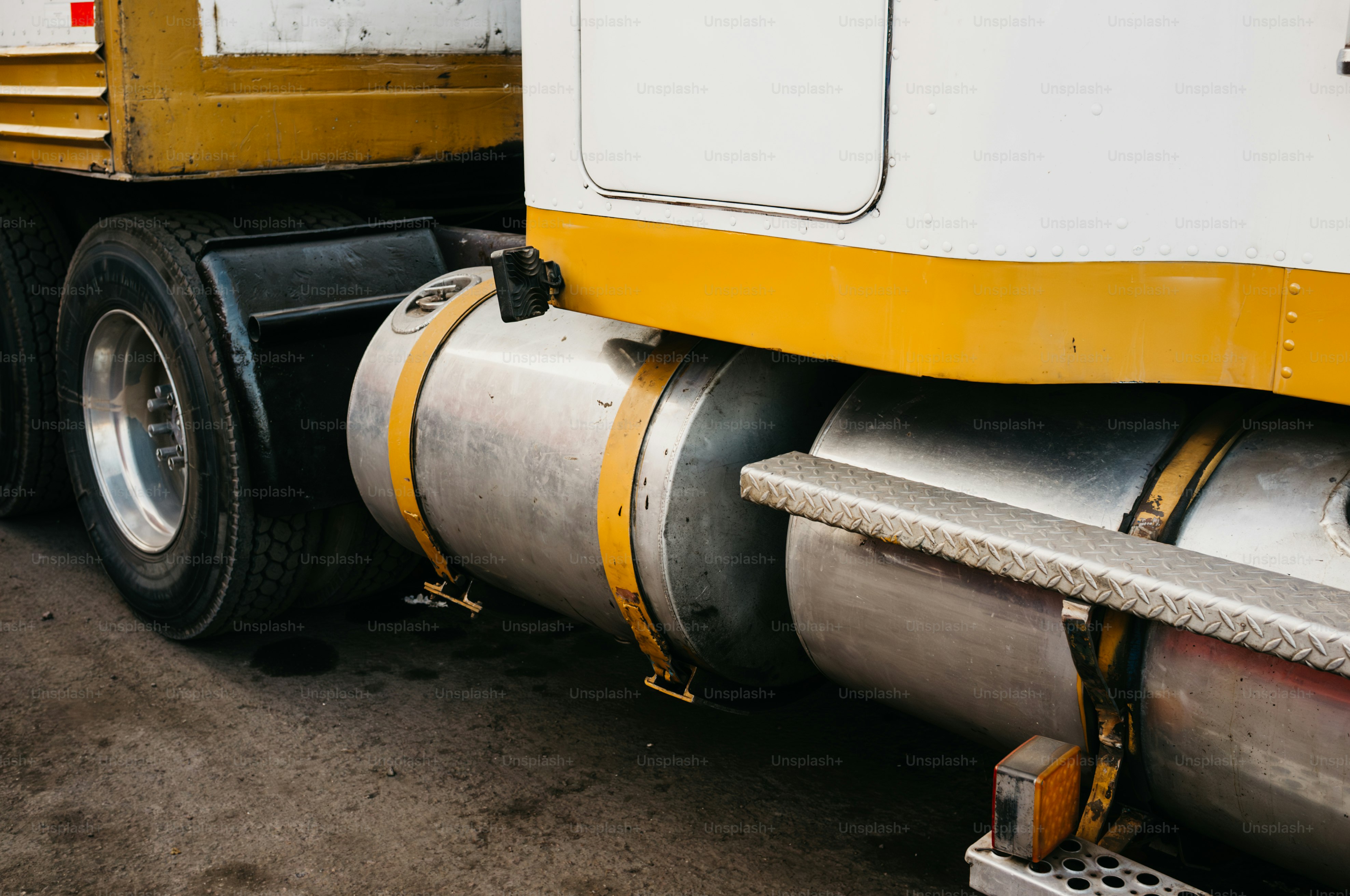 Close-up of a semi-truck's fuel tanks photo – Truck Image on Unsplash