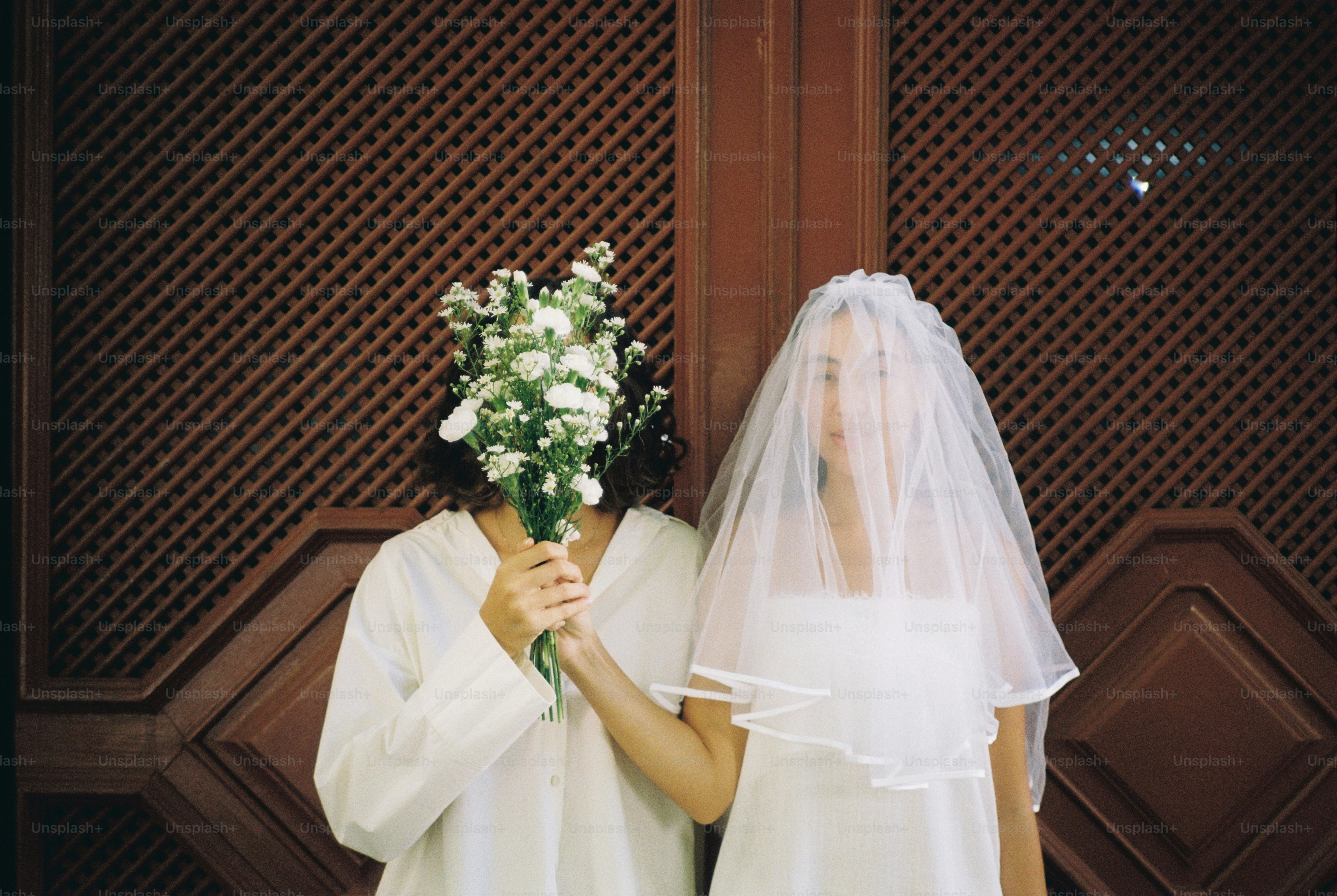 Two women in white dresses with a bouquet. photo – Love Image on Unsplash