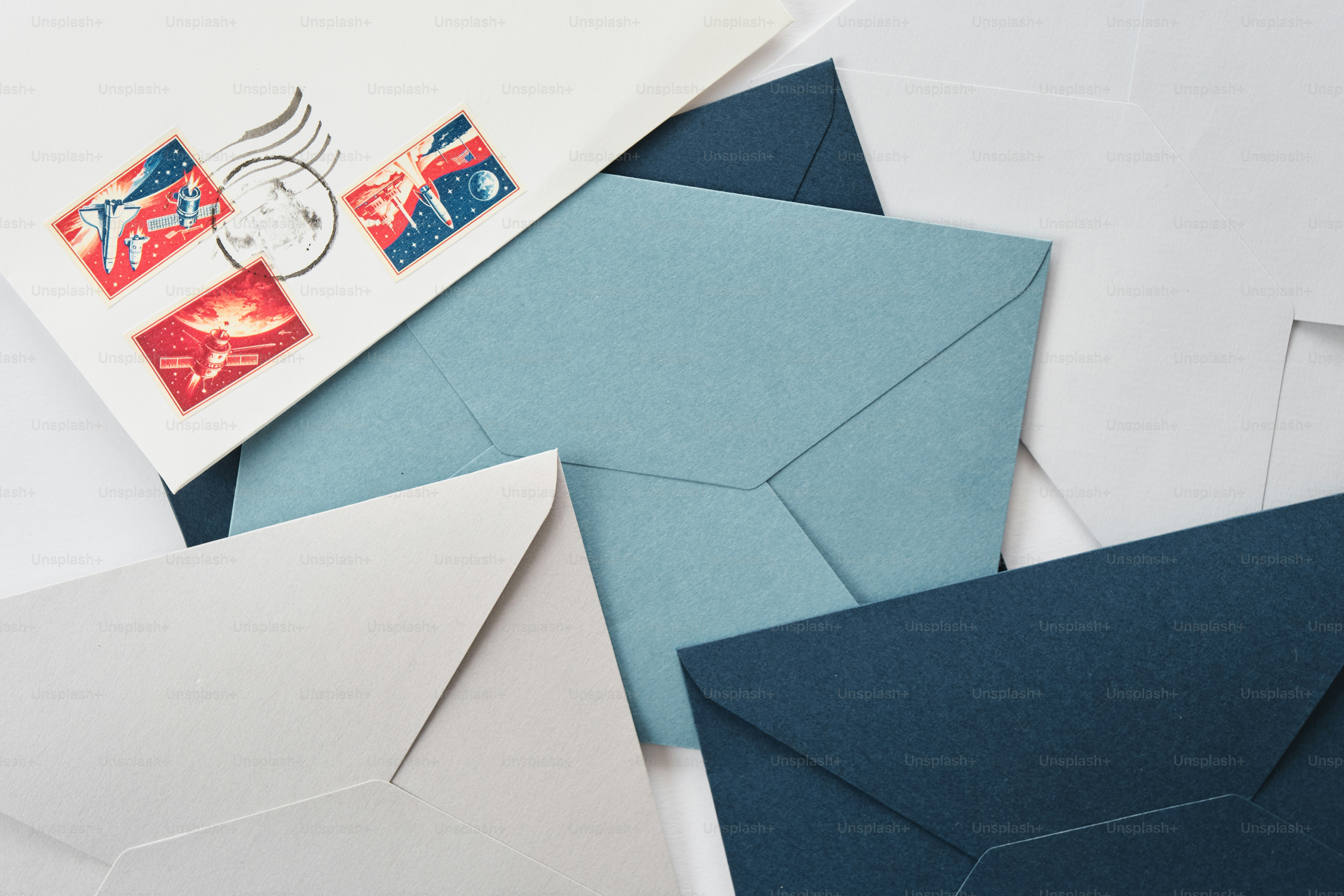 Diverse buste, una con francobolli.