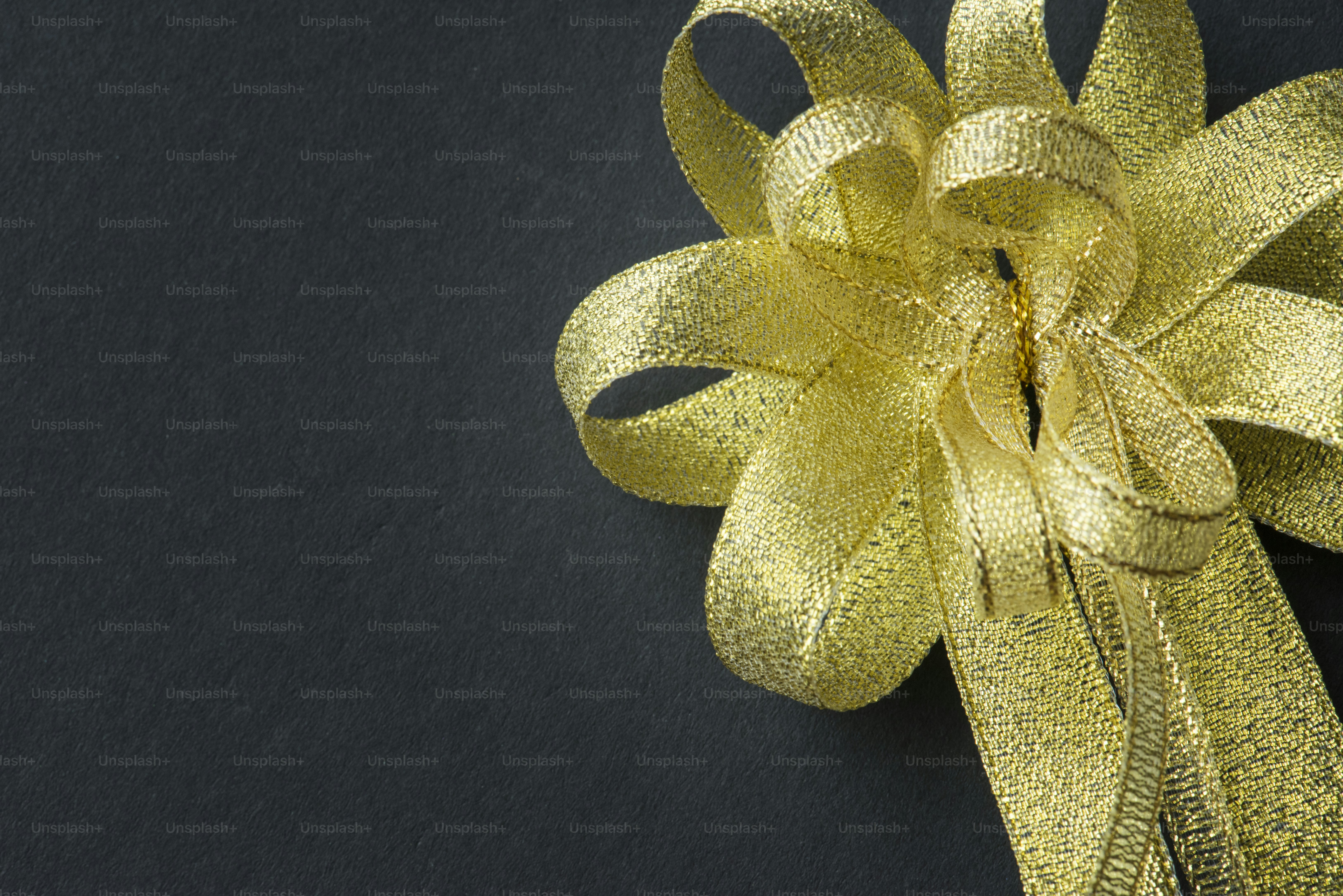Golden Ribbon Pictures | Download Free Images on Unsplash