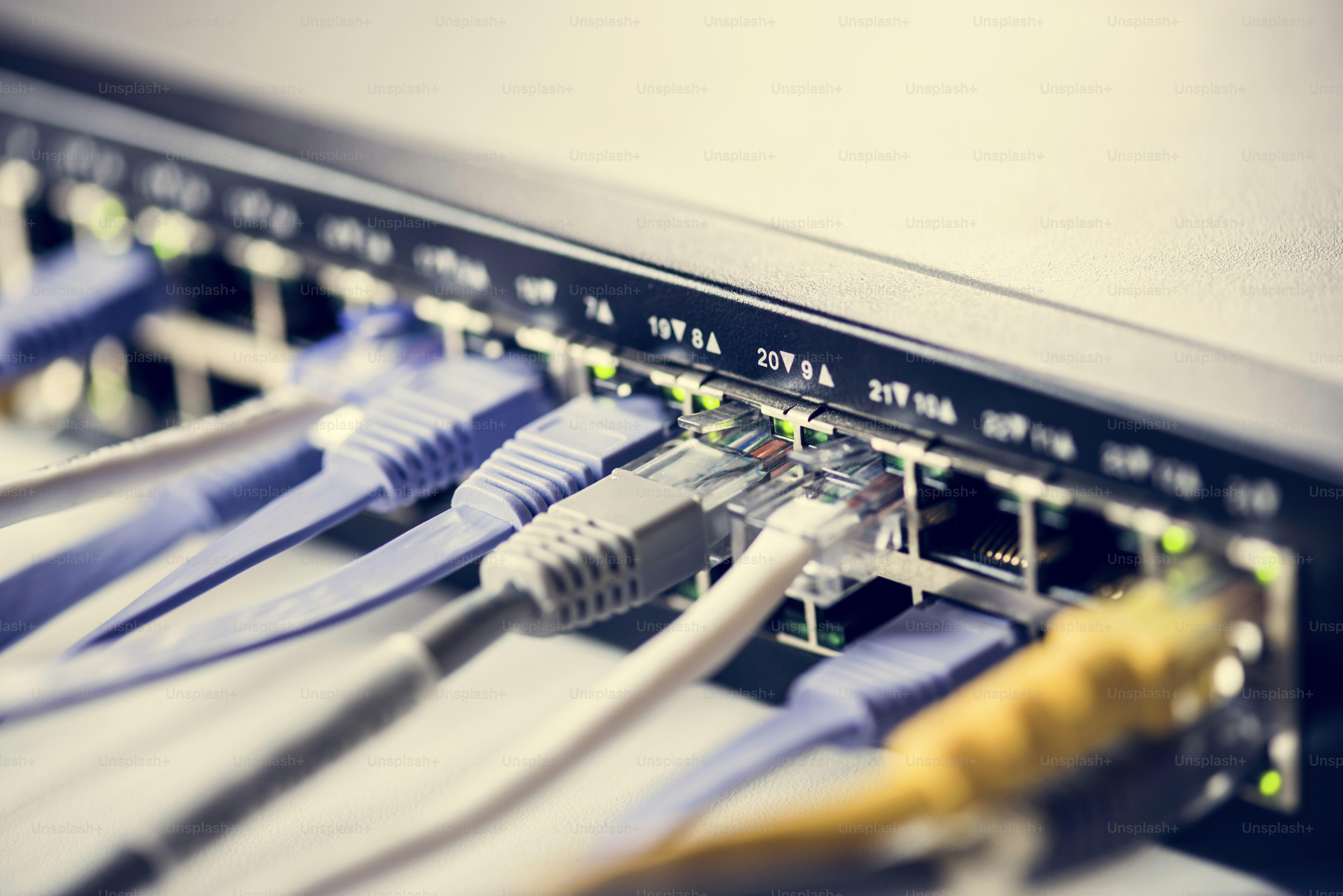 Cabos conectados a um hub