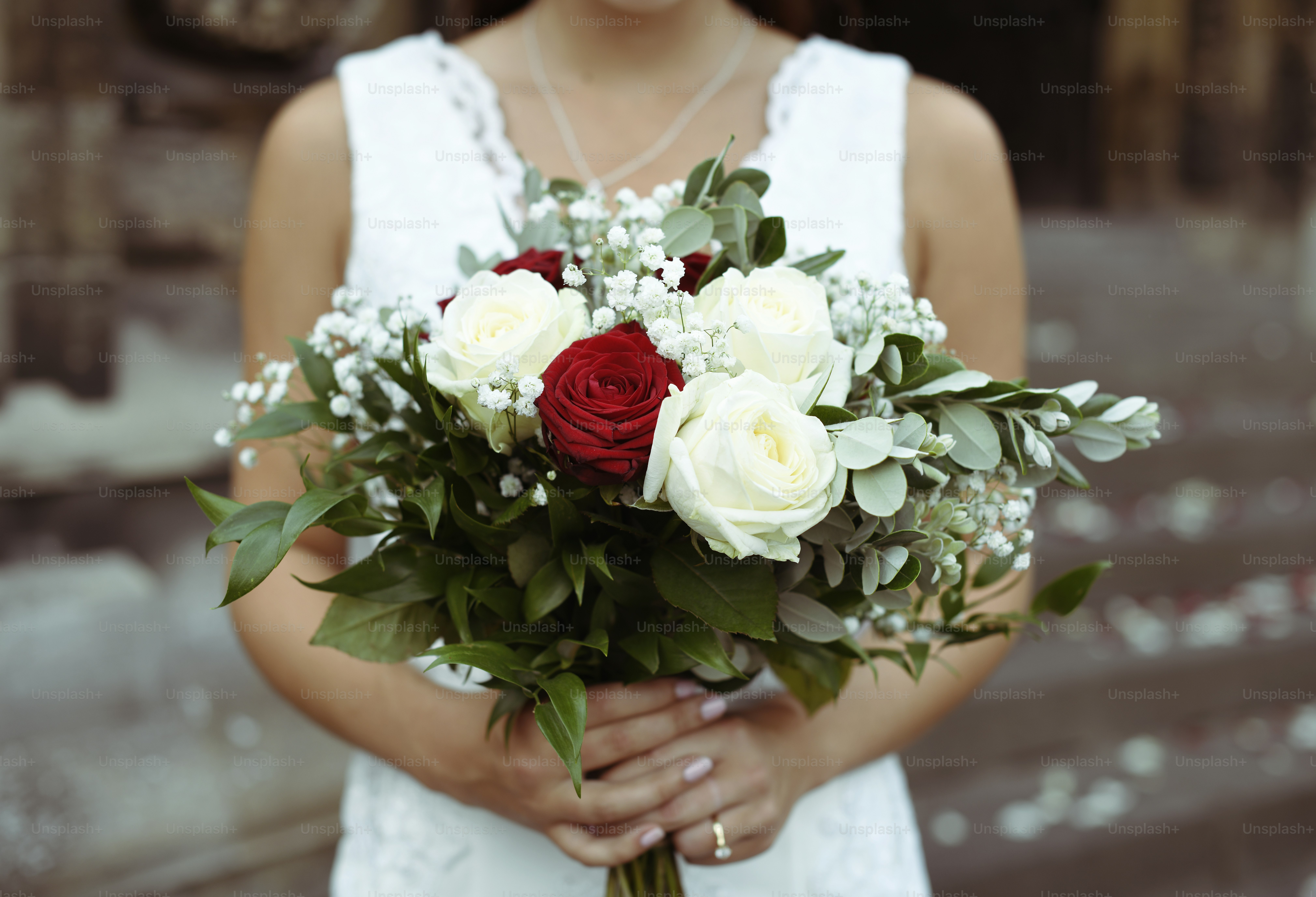 Strau aus roter Rose und weier Orchidee Foto  Kostenloses Bild zum Thema  Blume auf Unsplash