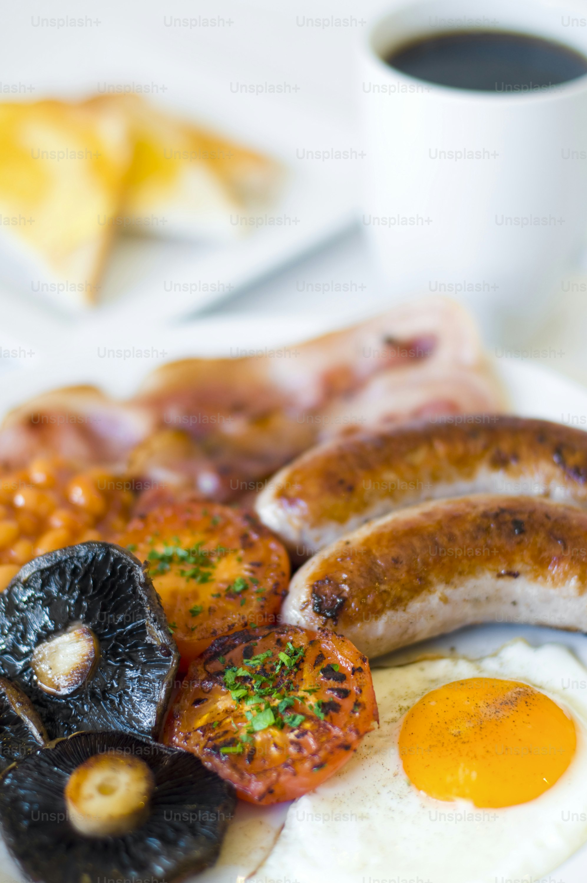 Egg,Sausage,bacon,mushrooms,tomato,baked beans,toast and coffee.