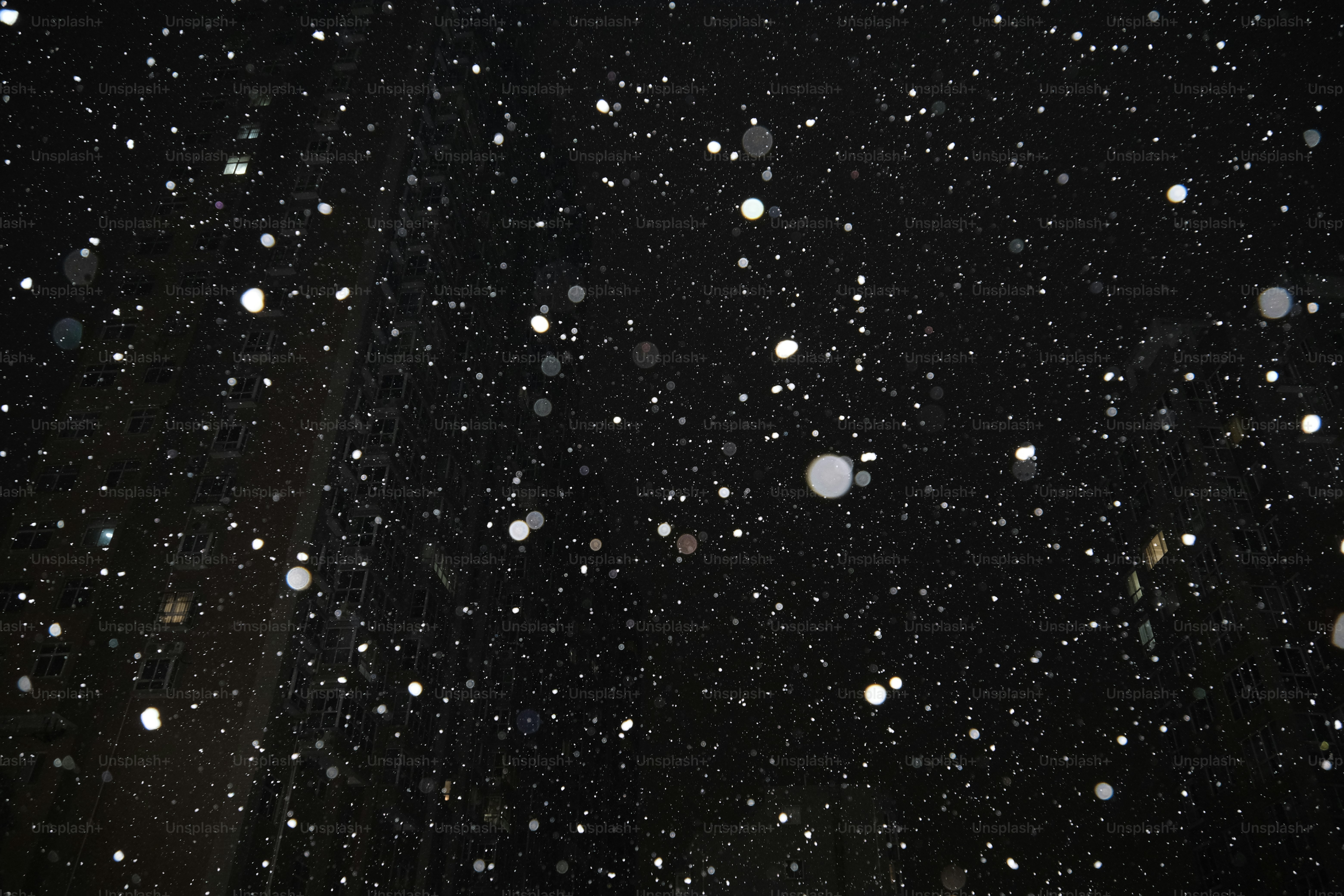 Falling snow against a dark background