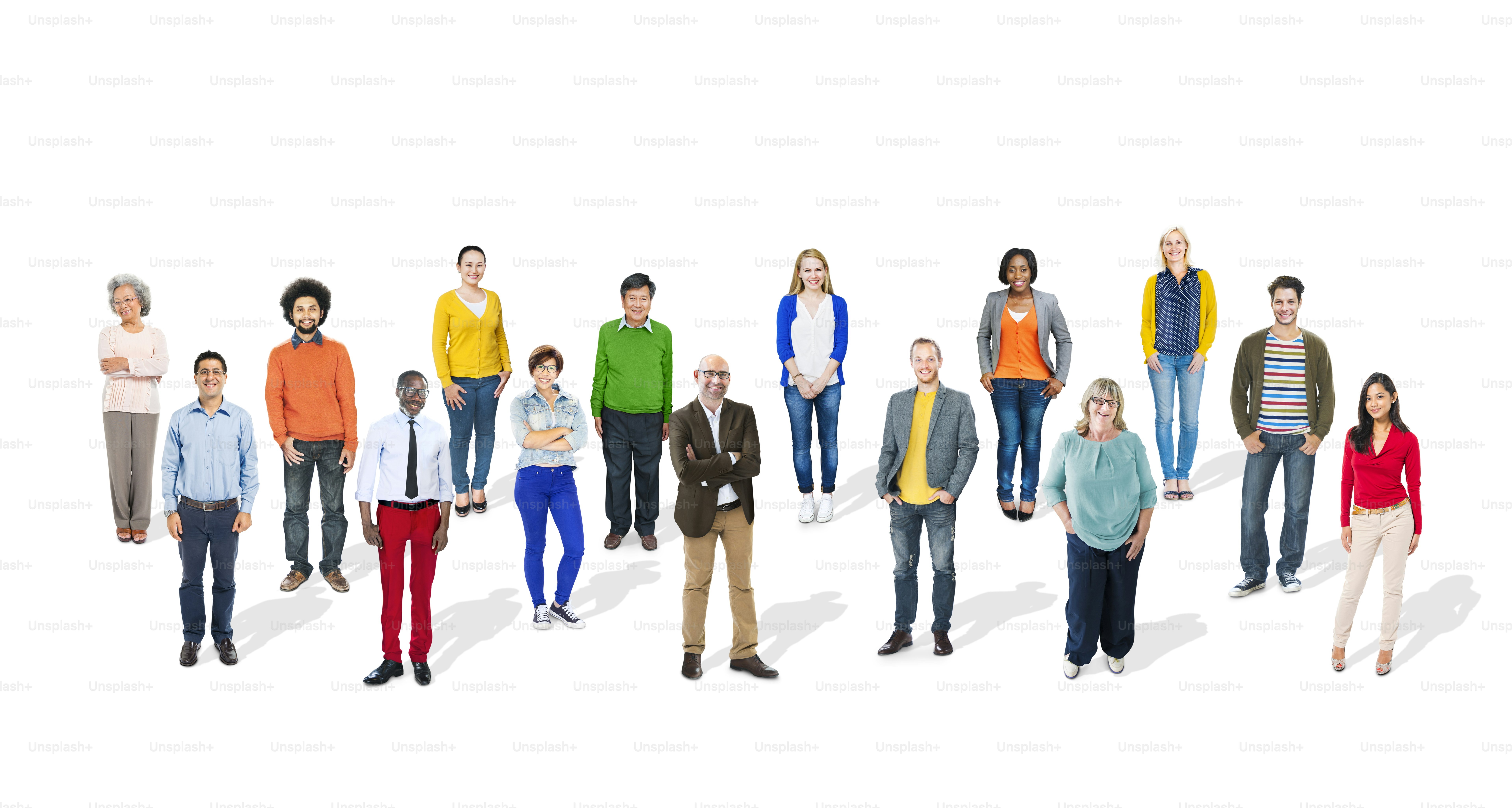 Grupo de pessoas multiétnicas diversas e coloridas