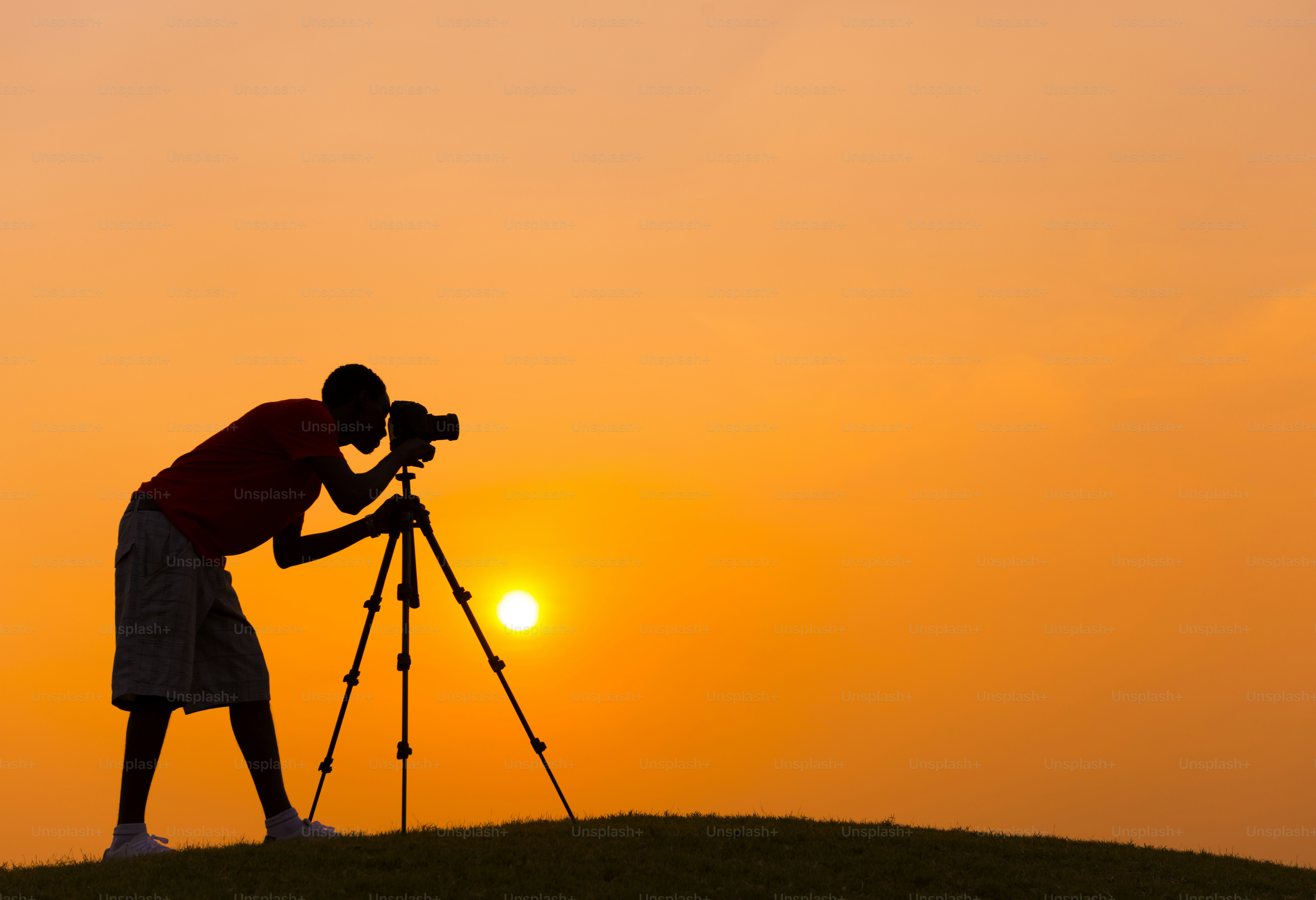 Fotografer on the Hill with Sunset 