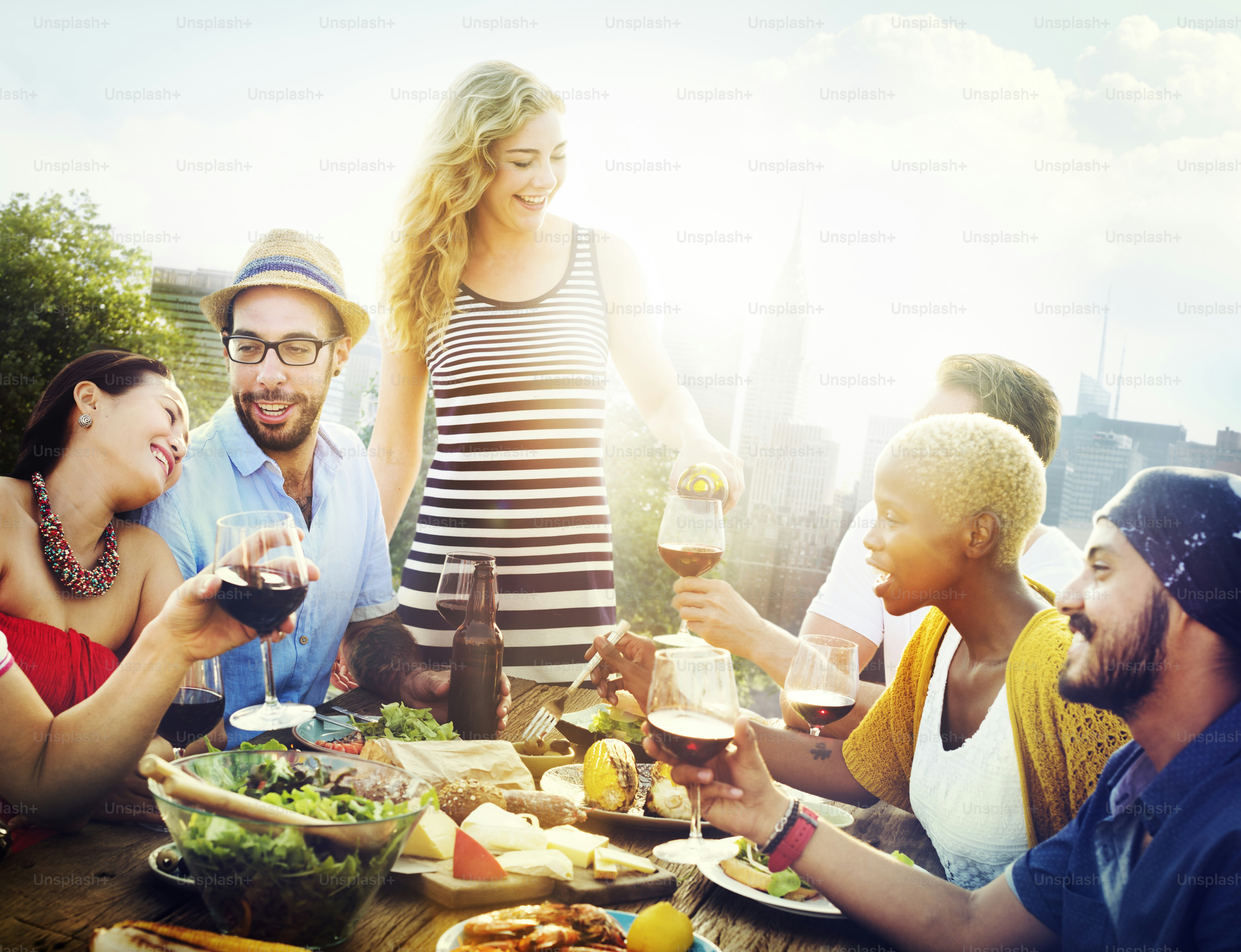 Teman Persahabatan Makan Perayaan Konsep Nongkrong