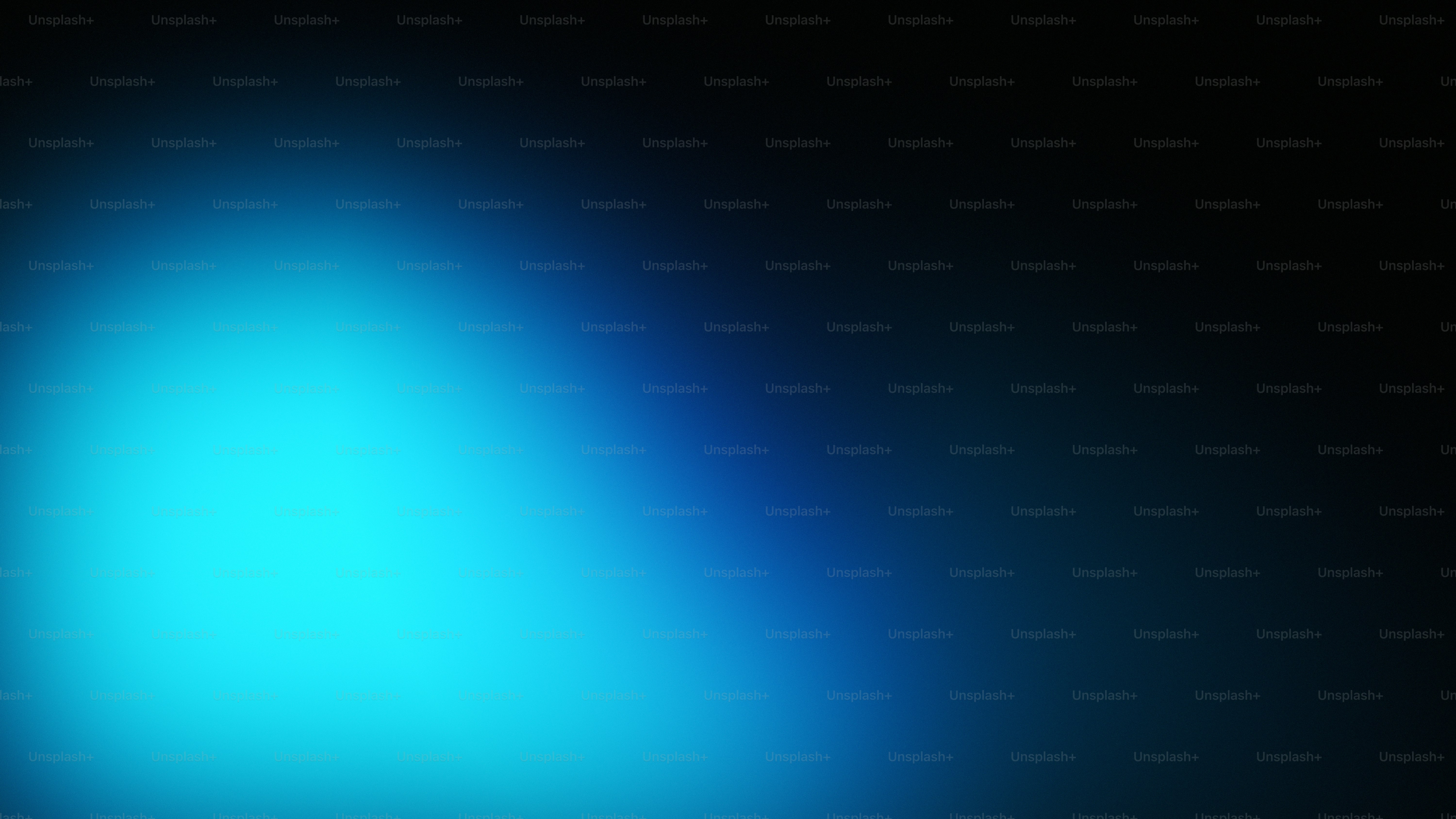 Degradado abstracto de luz azul sobre fondo negro.