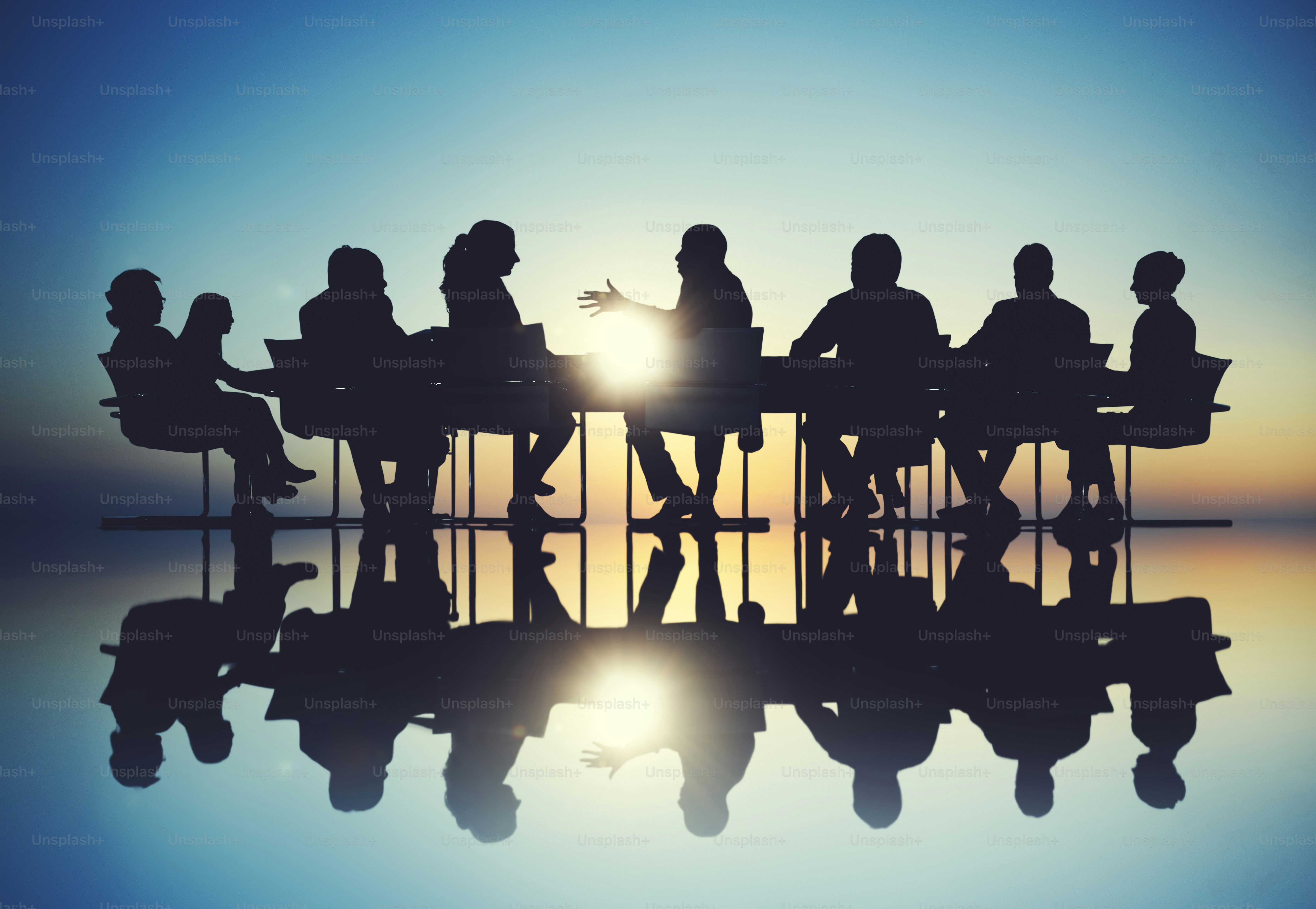 Grupo de Empresarios Reuniéndose Concepto de Lluvia de Ideas