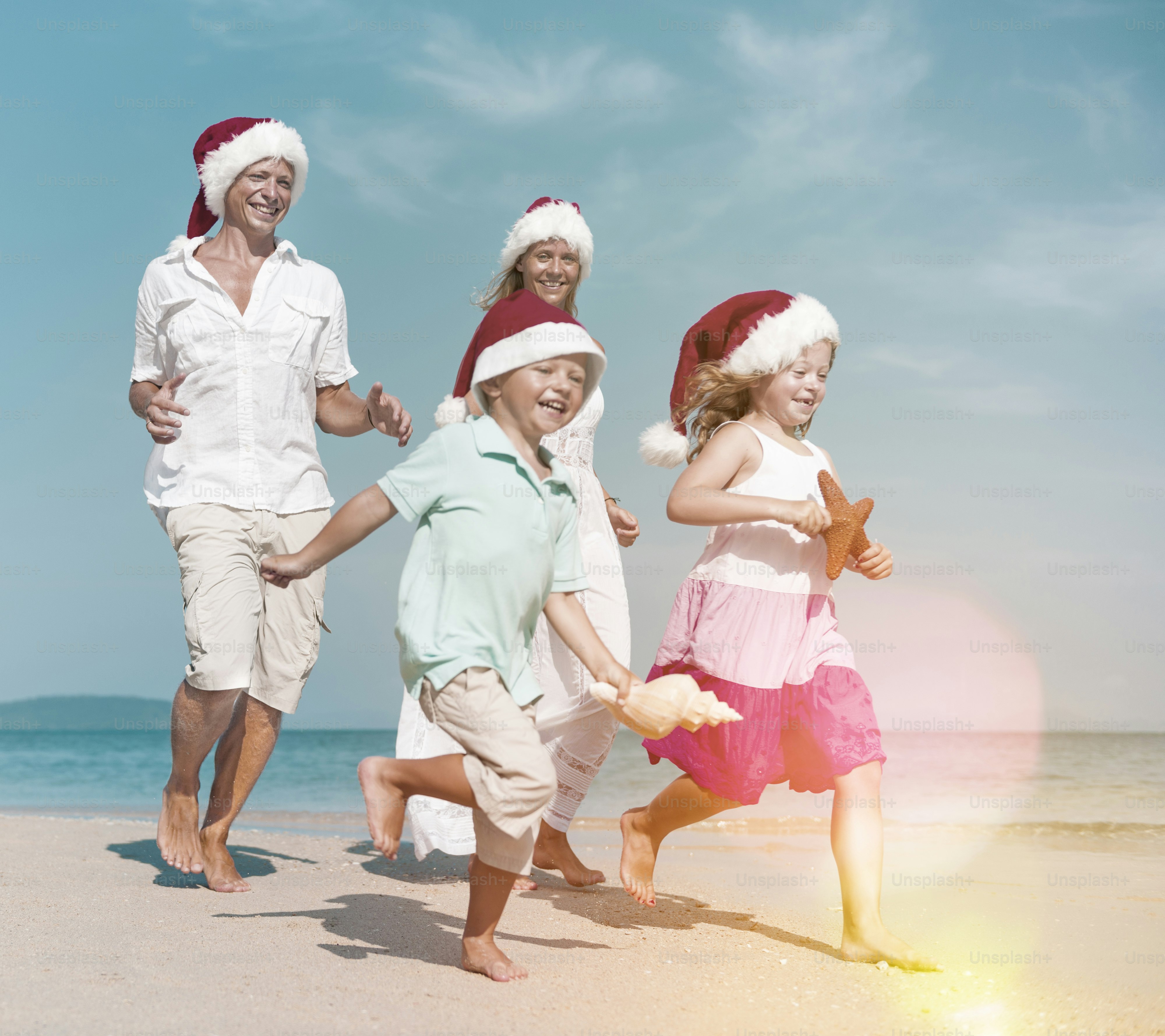家族経営のビーチクリスマスホリデーバケーションコンセプト