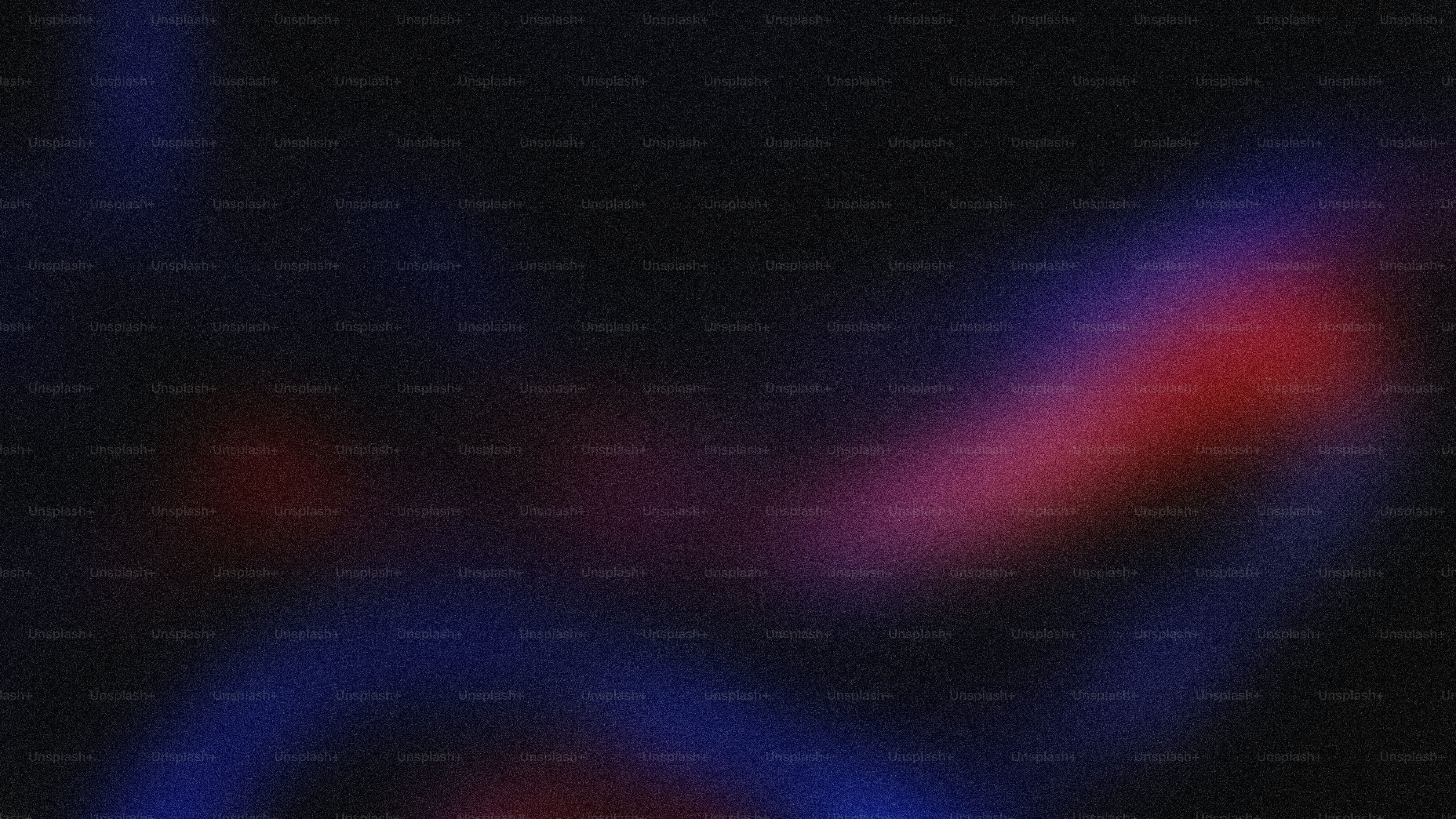 Fond sombre abstrait avec des traînées de lumière bleues et rouges.