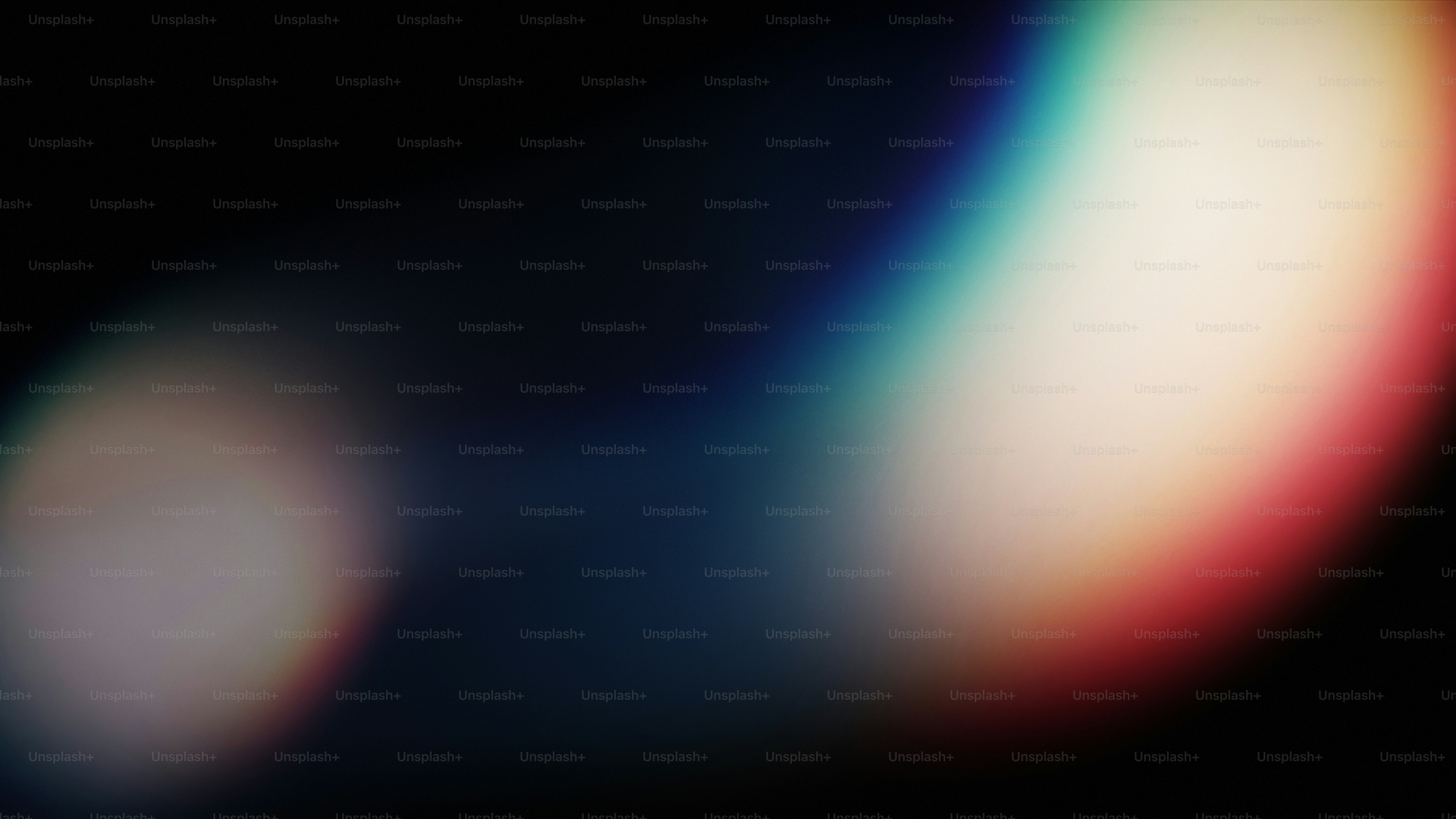 Abstrakte Lichtflares auf dunklem Hintergrund