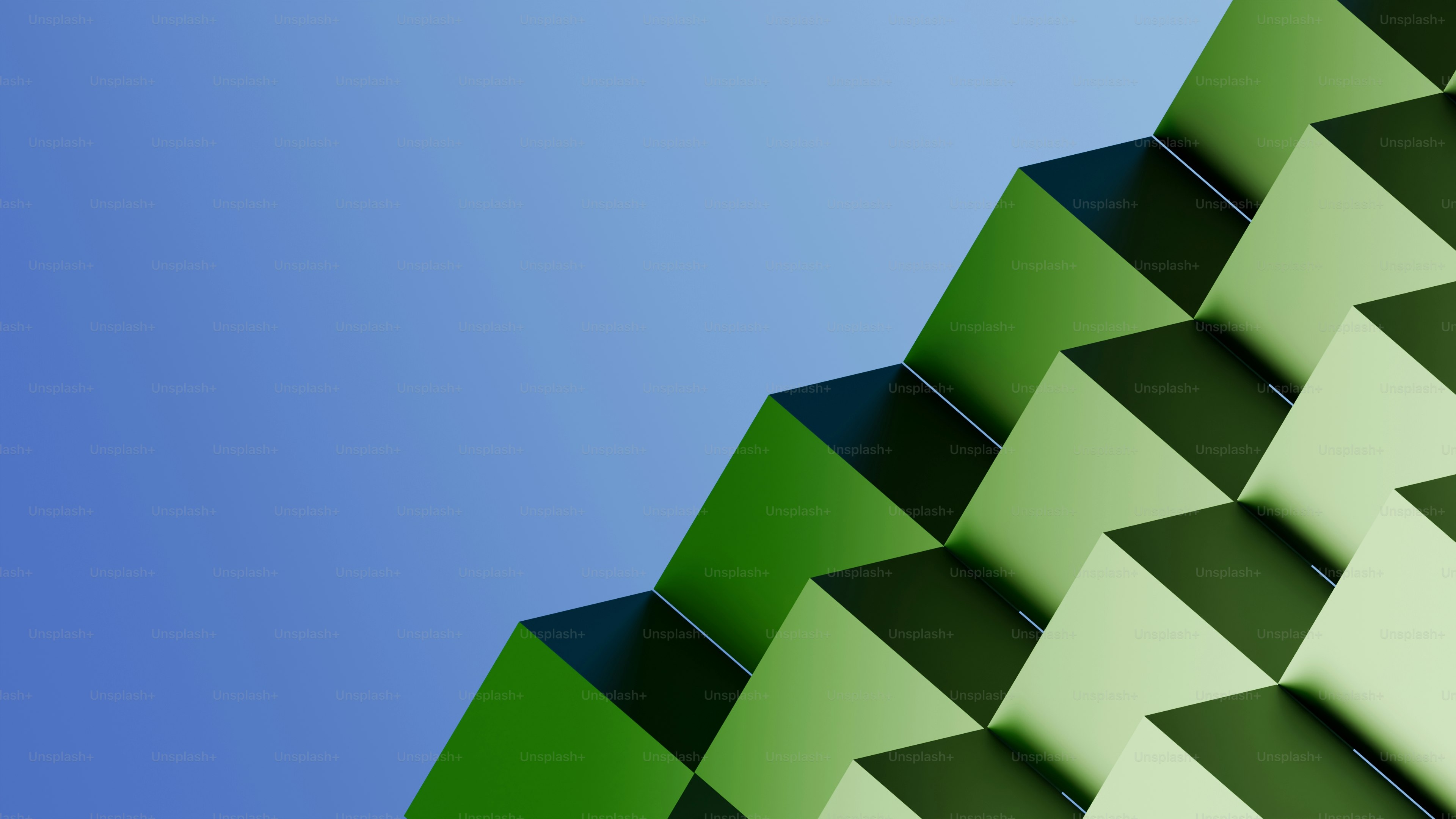 Des formes géométriques vertes sur un ciel bleu