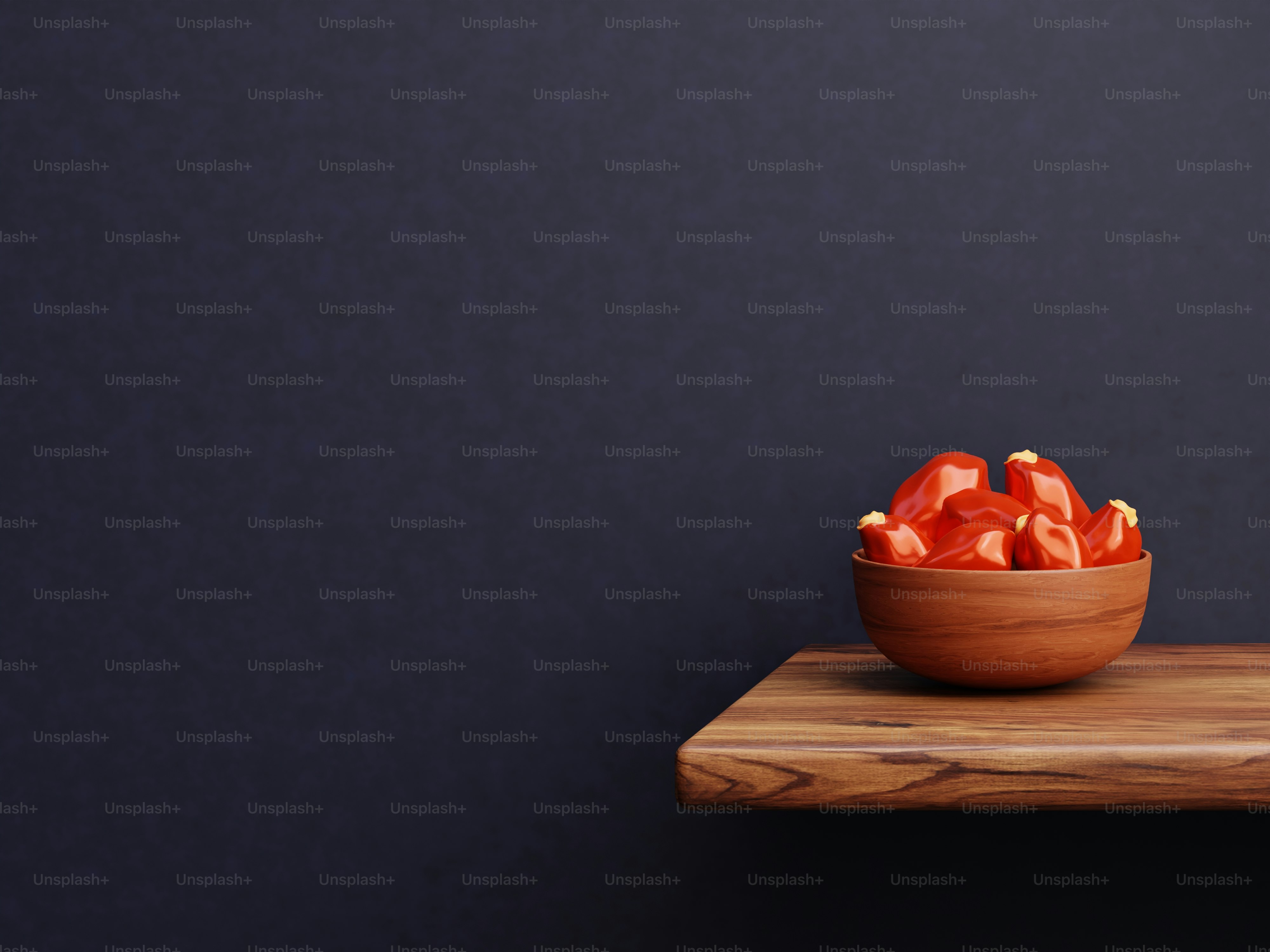 나무 선반 위에 놓인 붉은 고추 그릇.