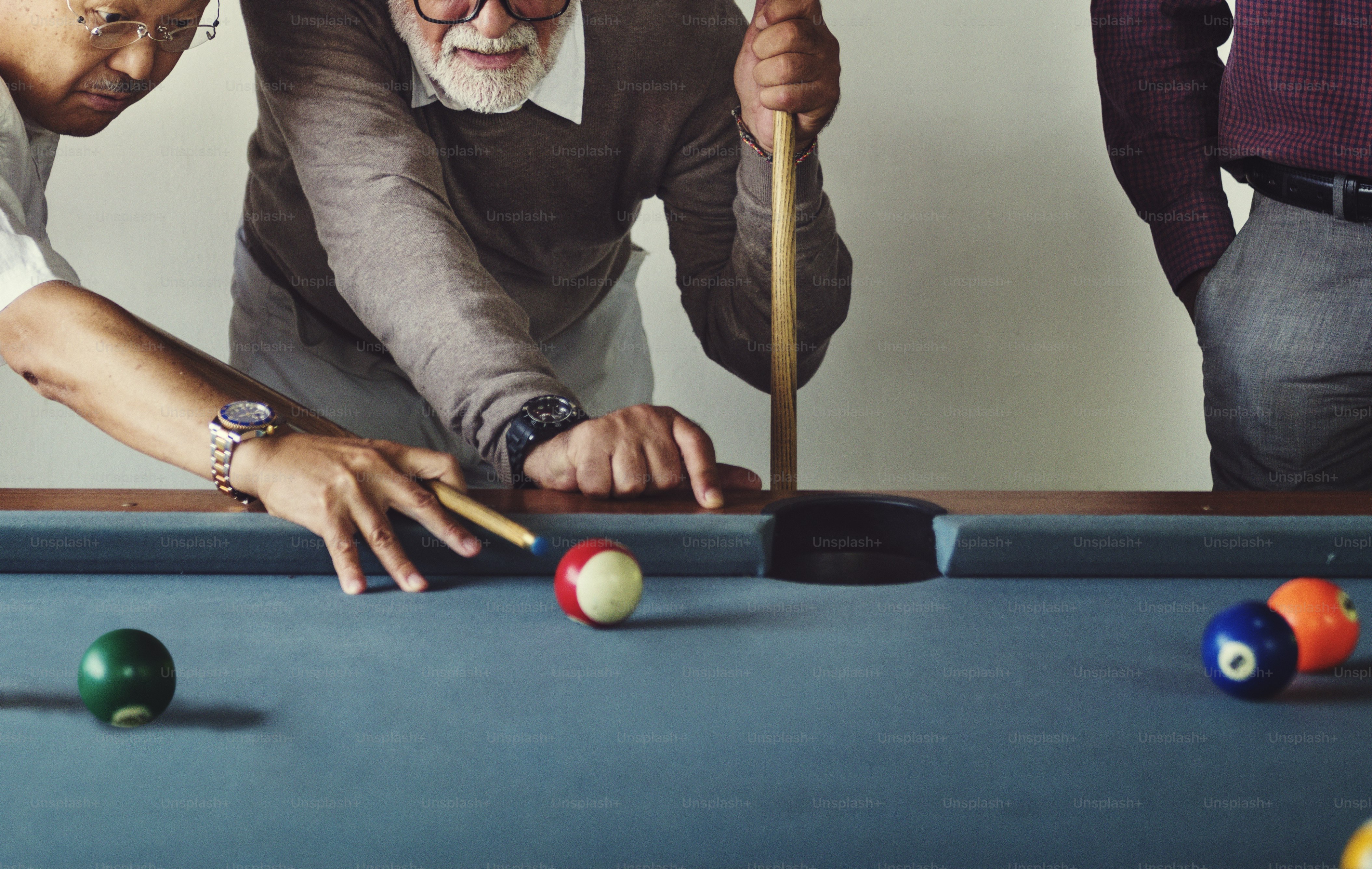 Concepto de juego de equipo de tiro deportivo deportivo de ocio del Billiard Ball Club