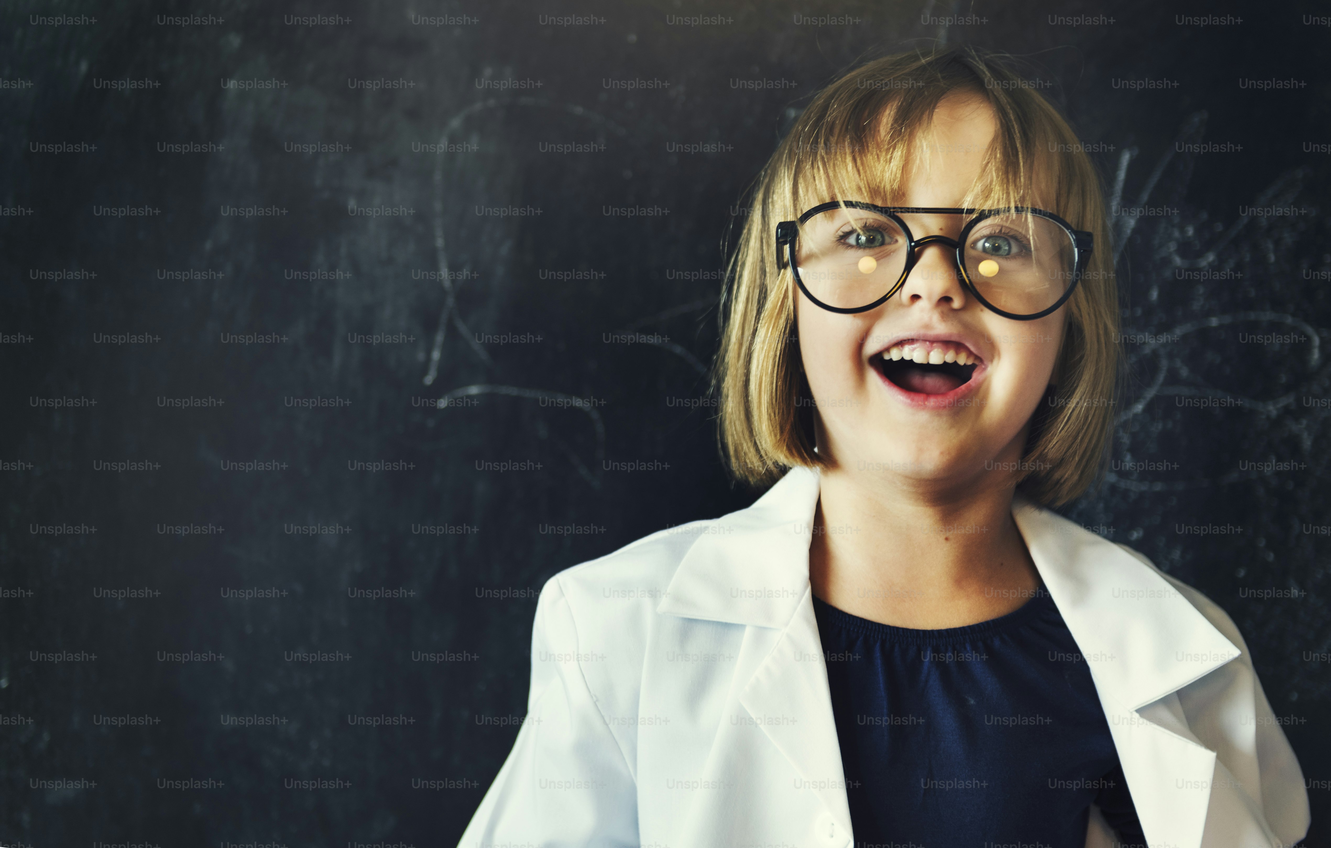 Conceito de Felicidade Infantil Sorridente de Criança