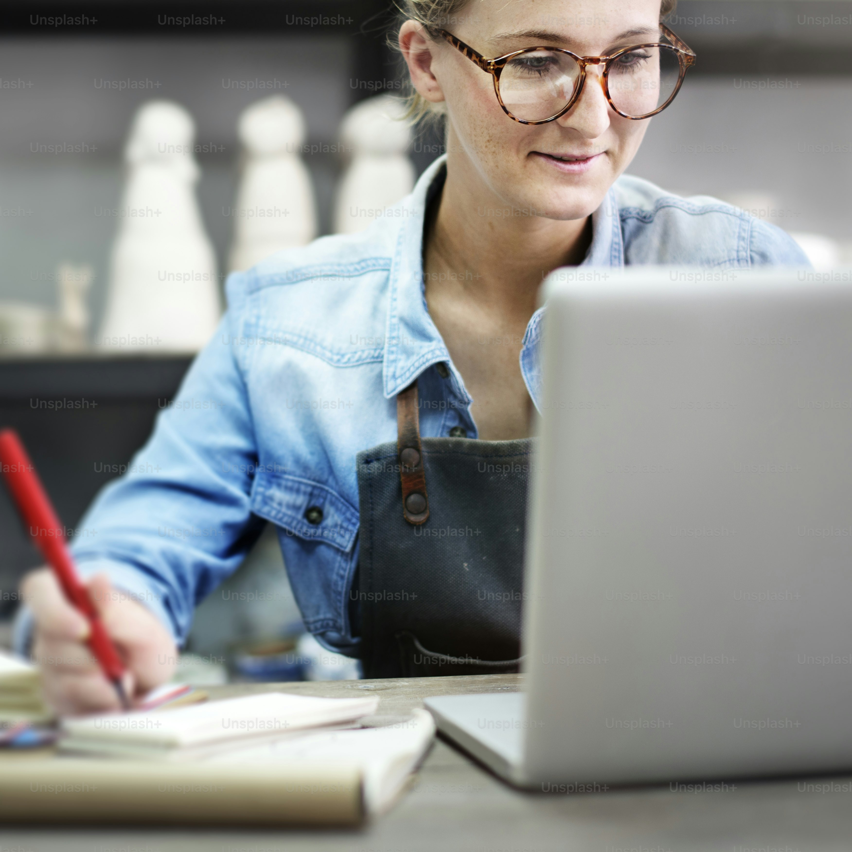 Craftsman Browsing Laptop Connection Technology Concept photo – Laptop ...