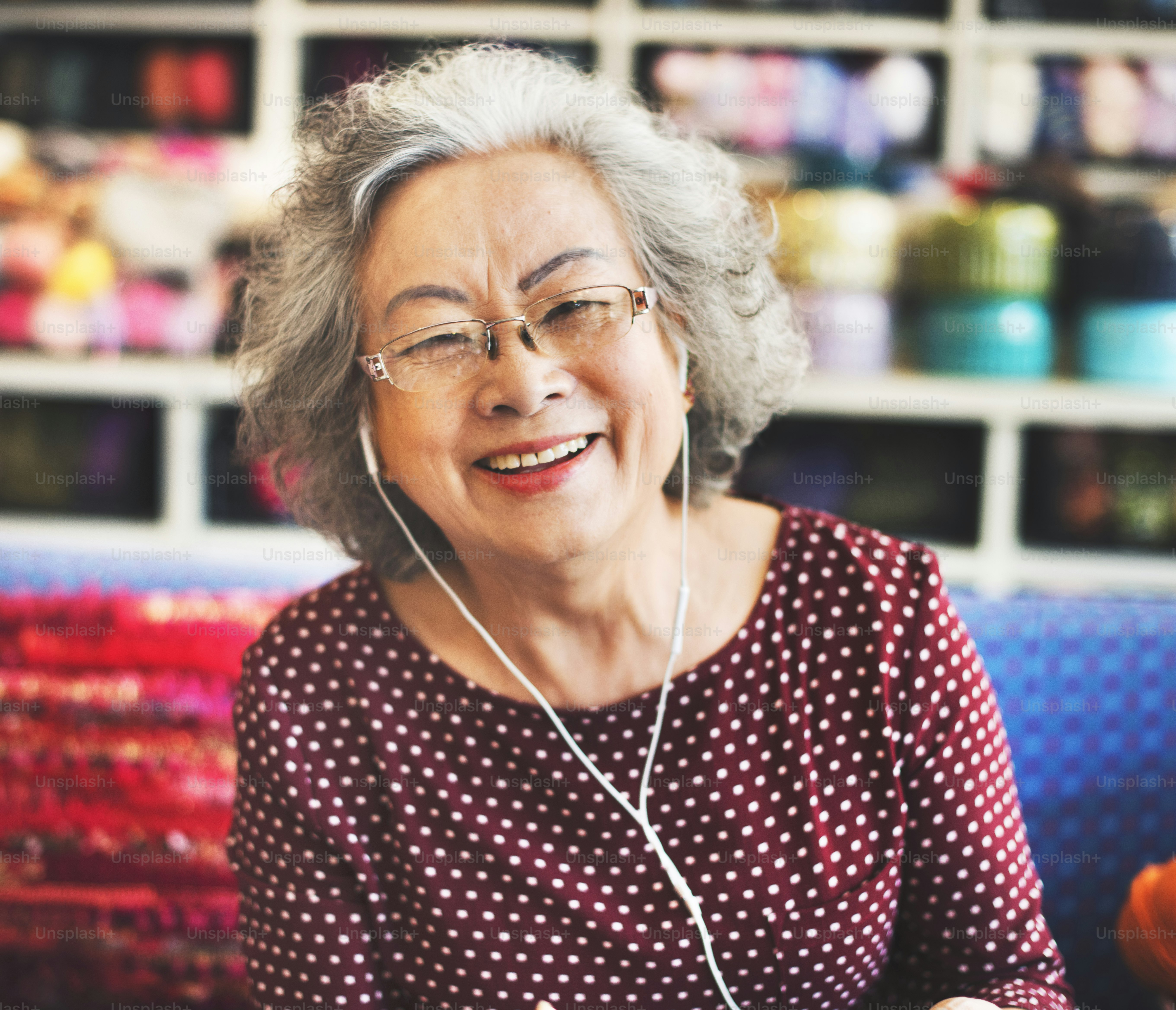 Concetto di sciarpa artigianale per lavori da maglia con ago a maglia