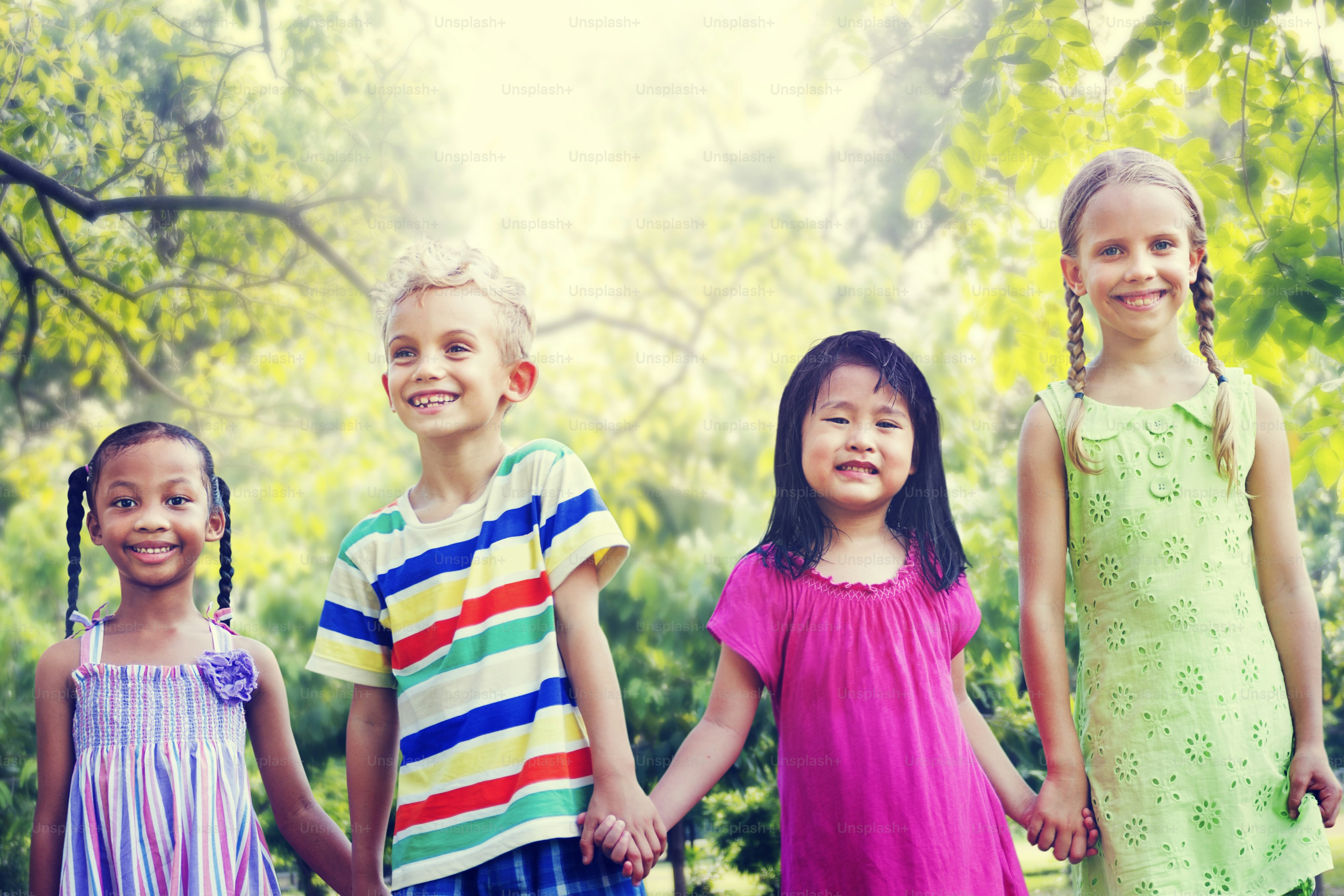 Diversidade Amigos Conceito de Felicidade do Parque Infantil