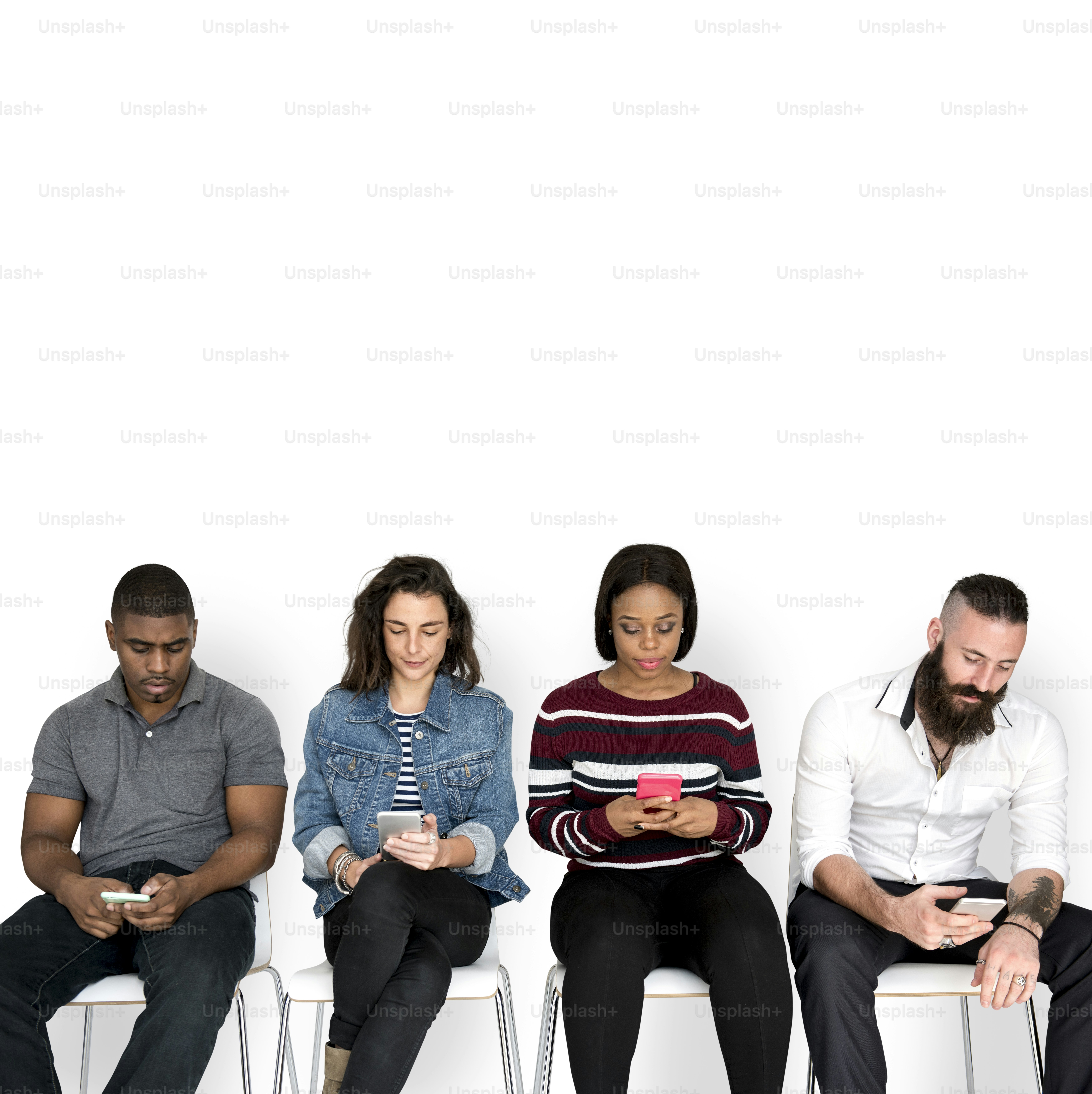 Las personas adultas usan Mobile Phone Studio