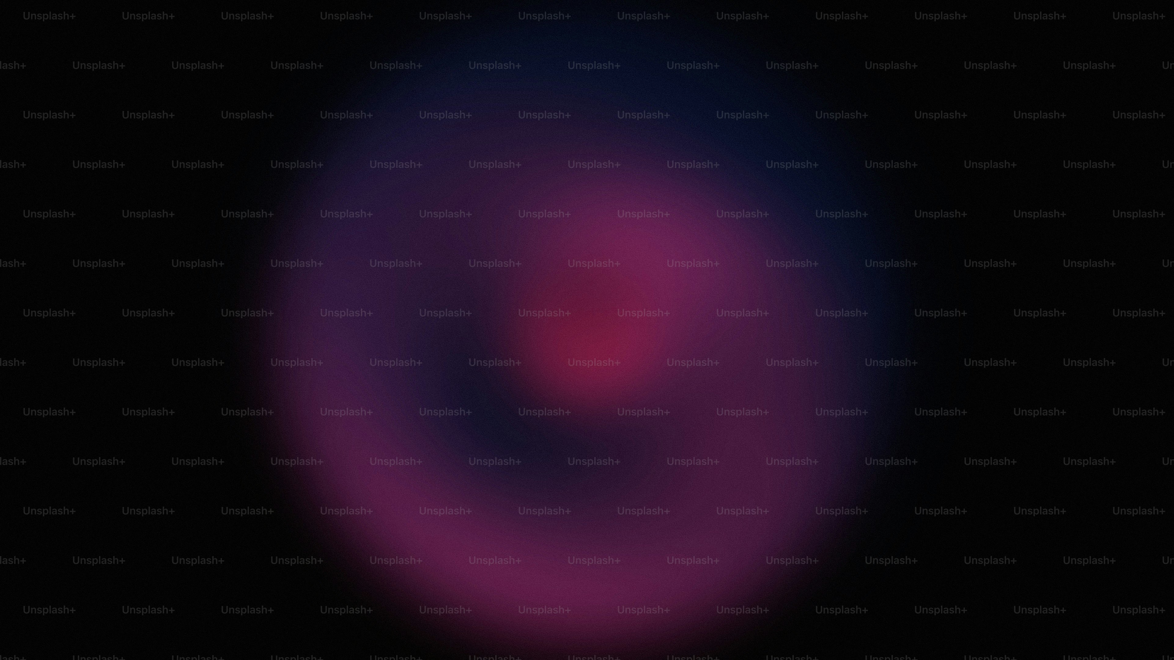 Vortice astratto di colori viola e rosa su nero