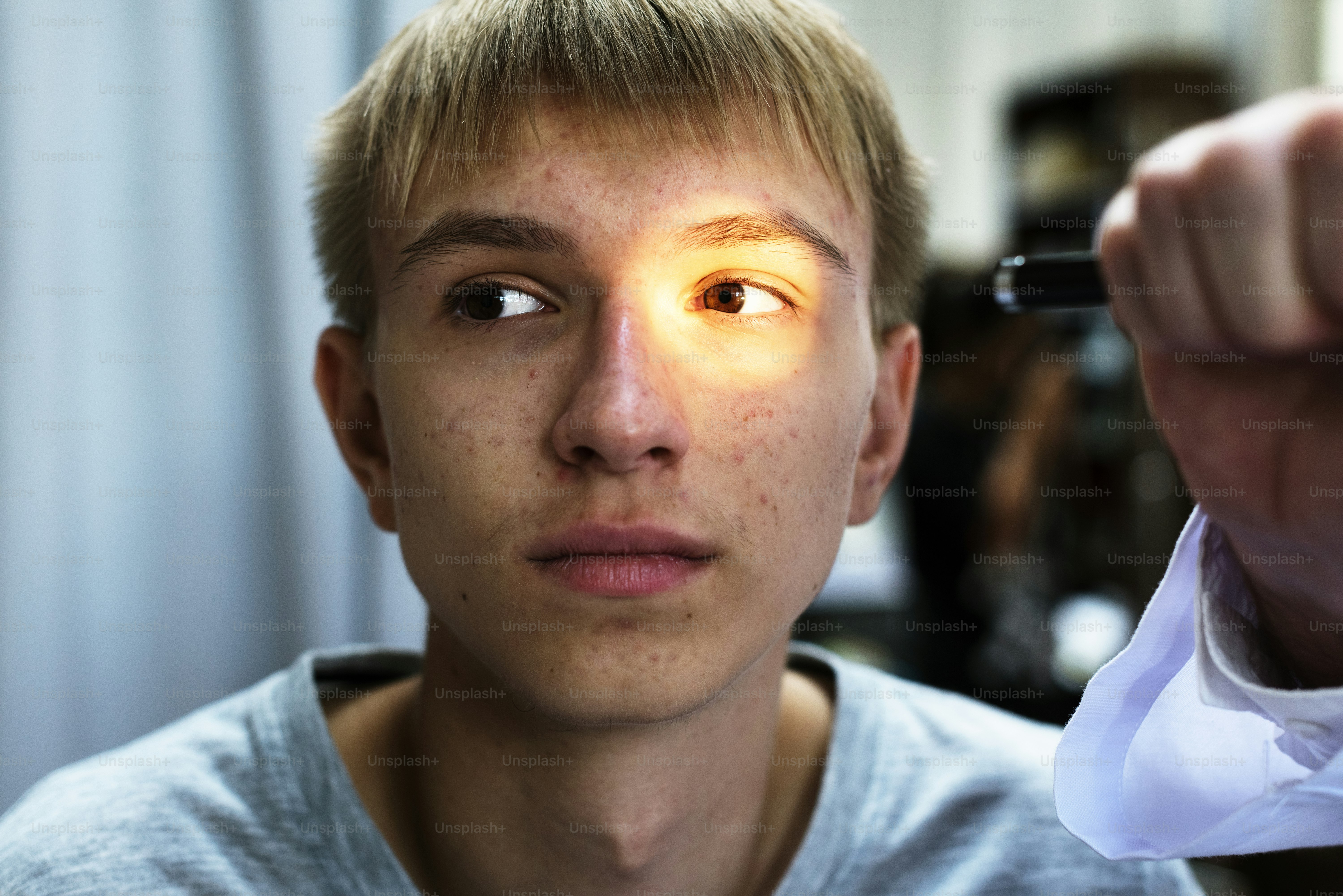 Young patient is getting a diagnose from doctor photo – Doctor Image on ...