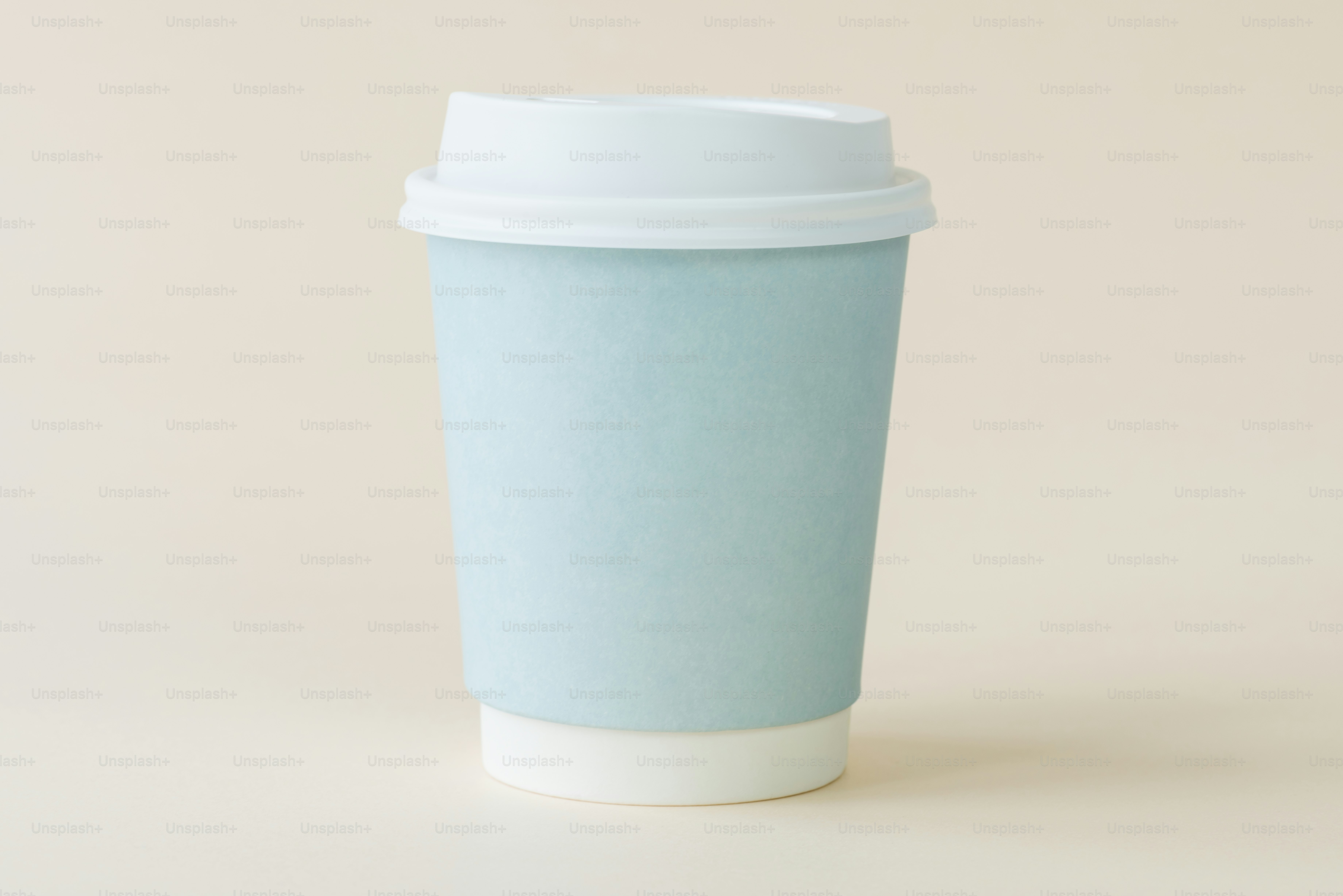 コーヒーカップのモックアップ