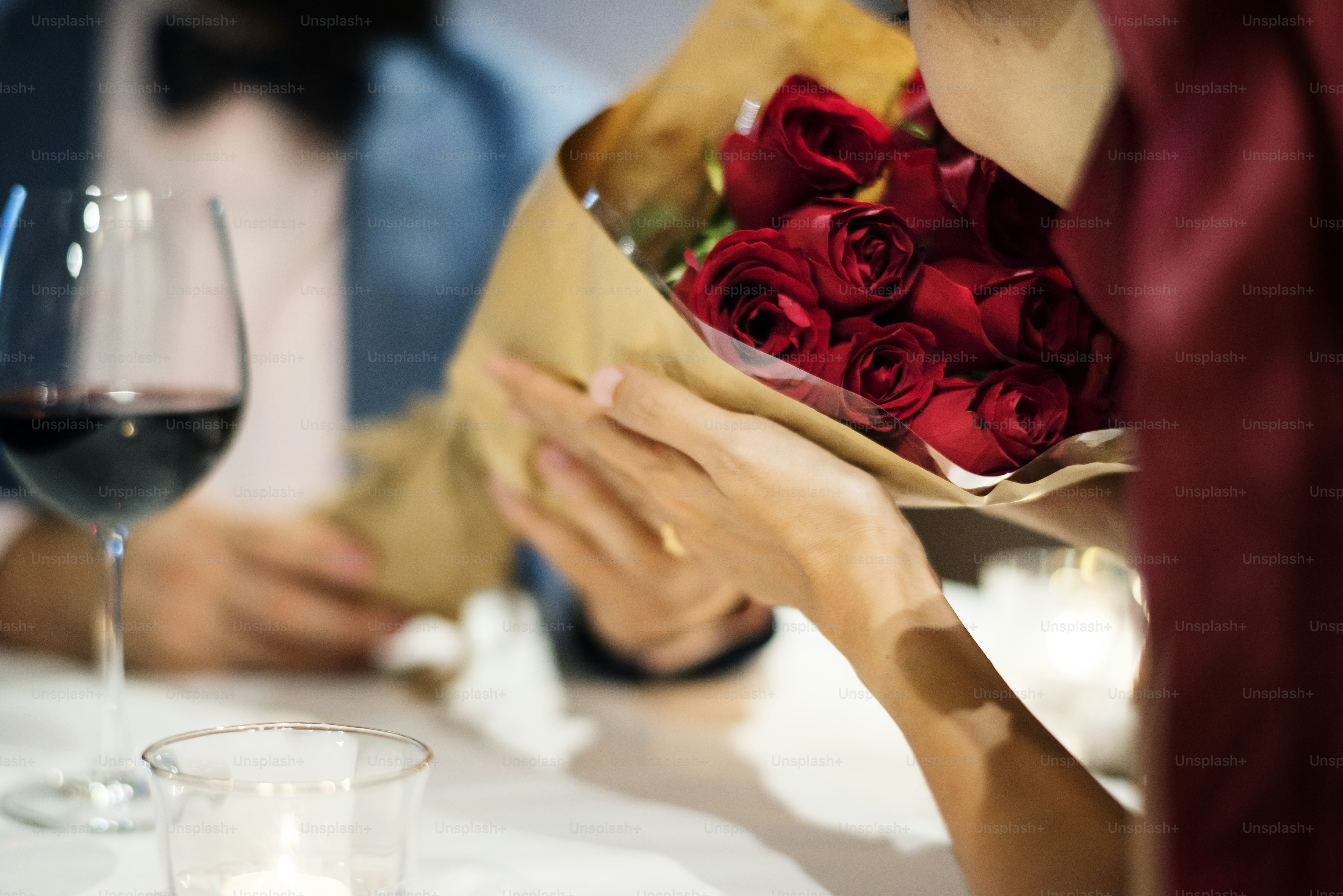 Man giving red rose bouquet photo – Flower Image on Unsplash