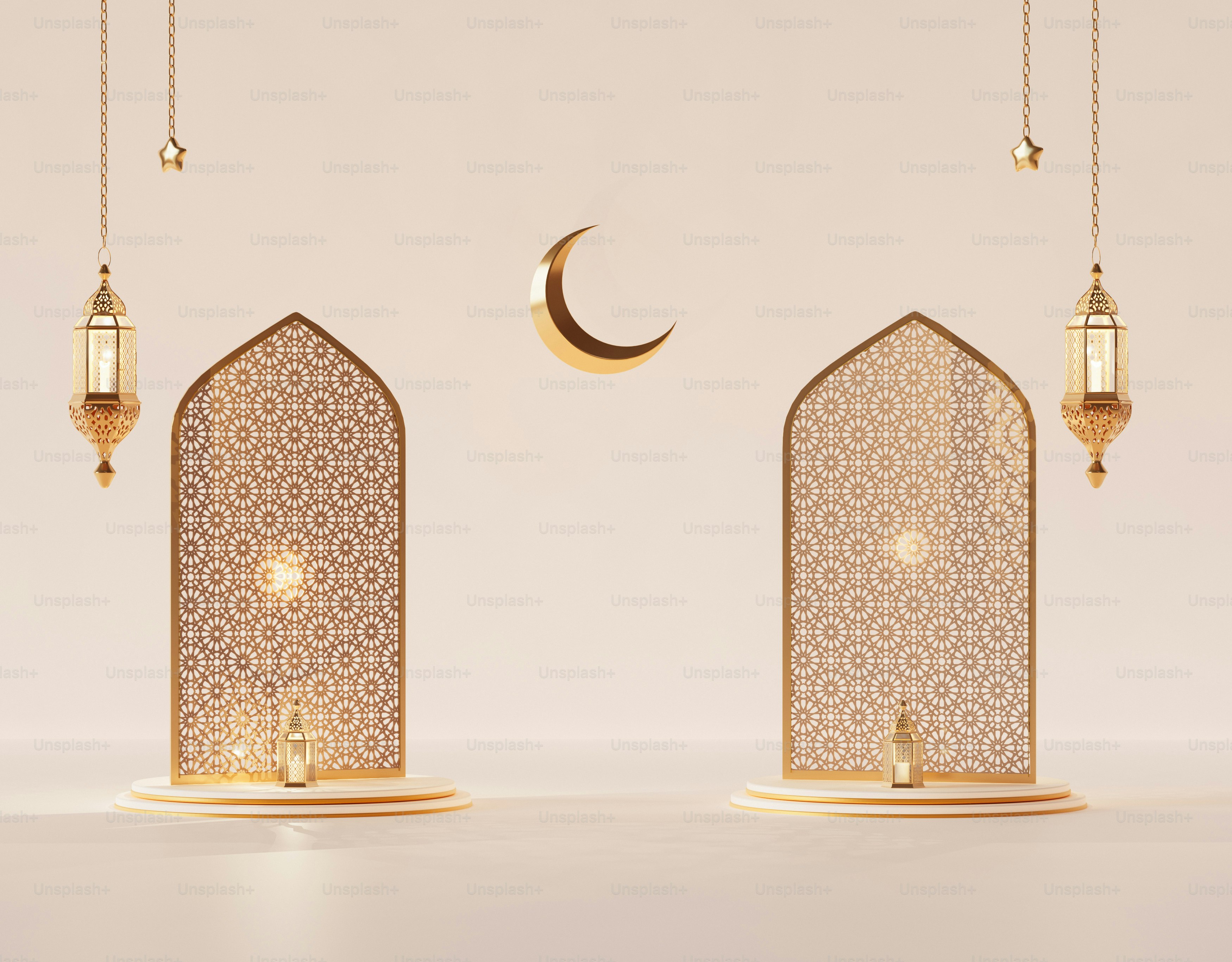 화려한 이슬람 아치와 등불 위의 황금빛 초승달