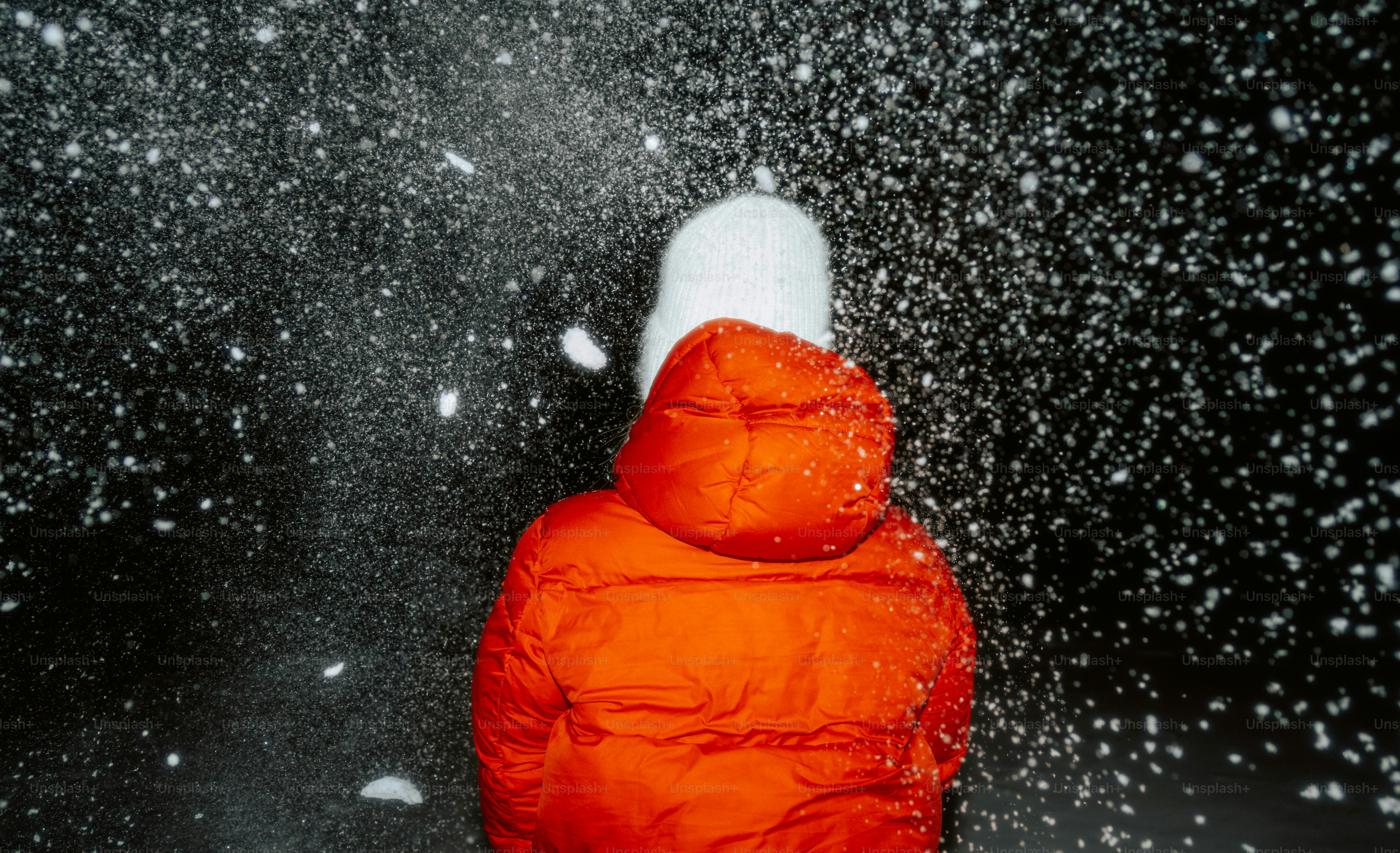 A person in a red jacket playing in snow photo – Outdoor Image on Unsplash