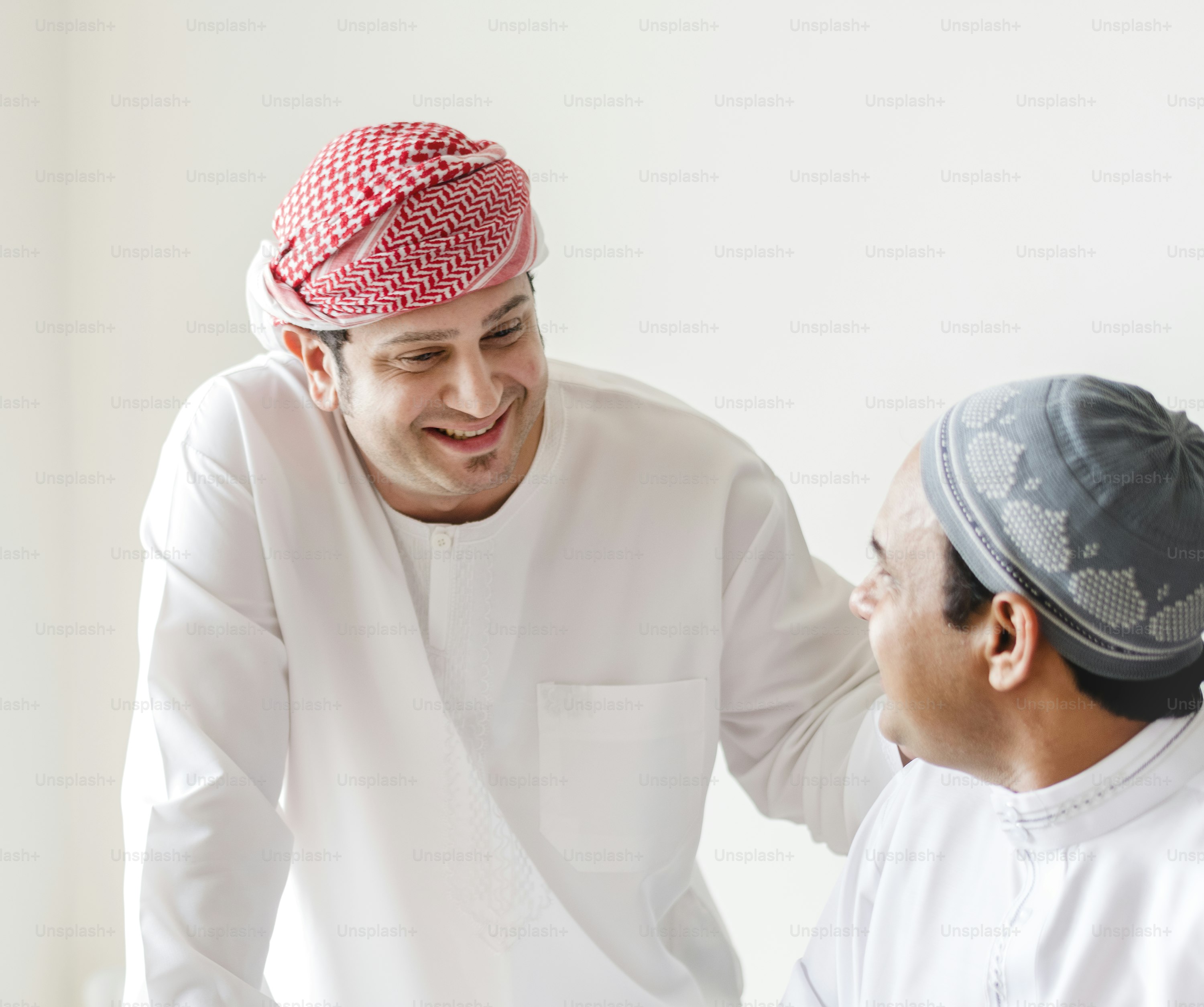 Teman-teman Muslim saling menyapa