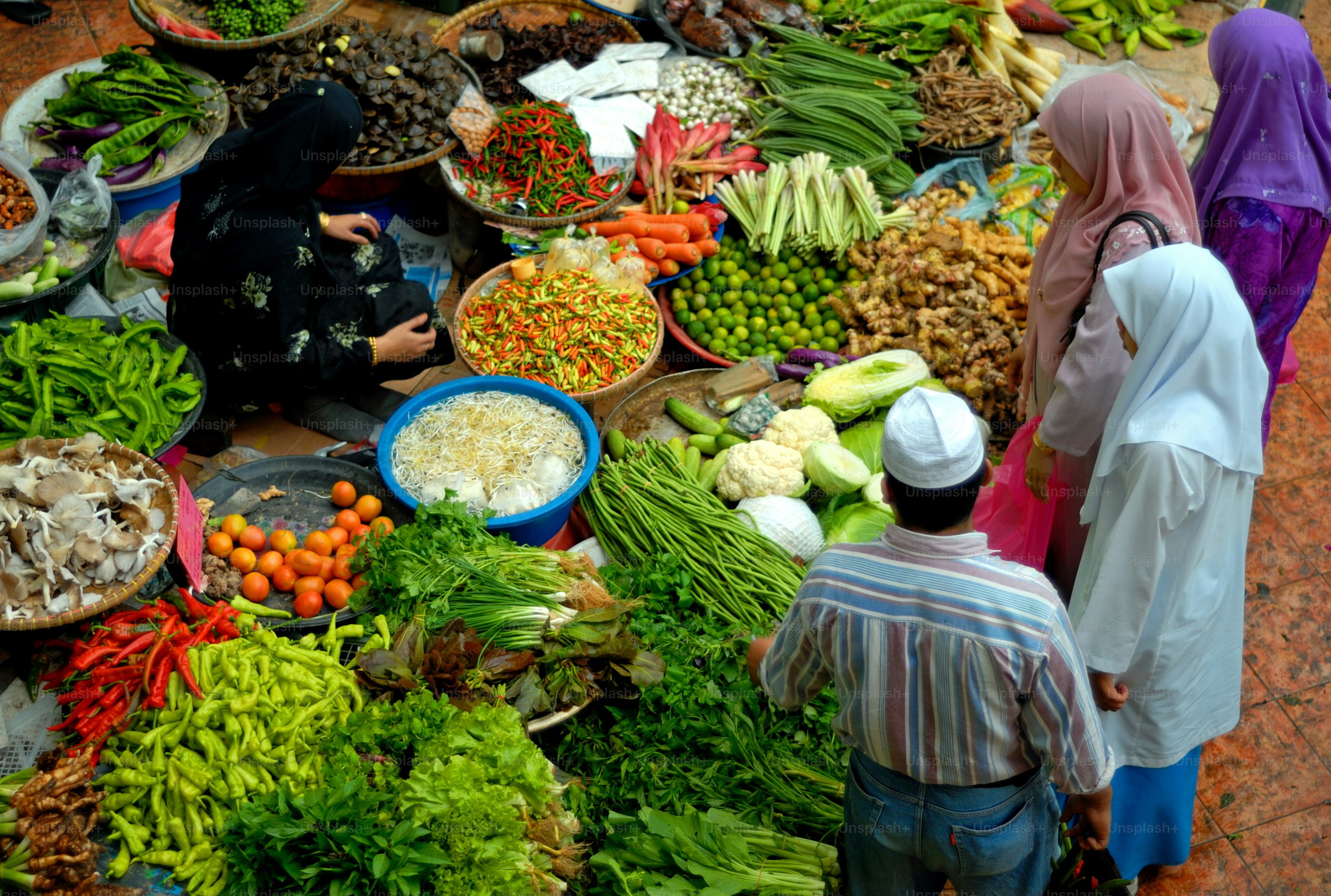"Pasar pagi yang penuh warna, Kota Bharu, Malaysia"