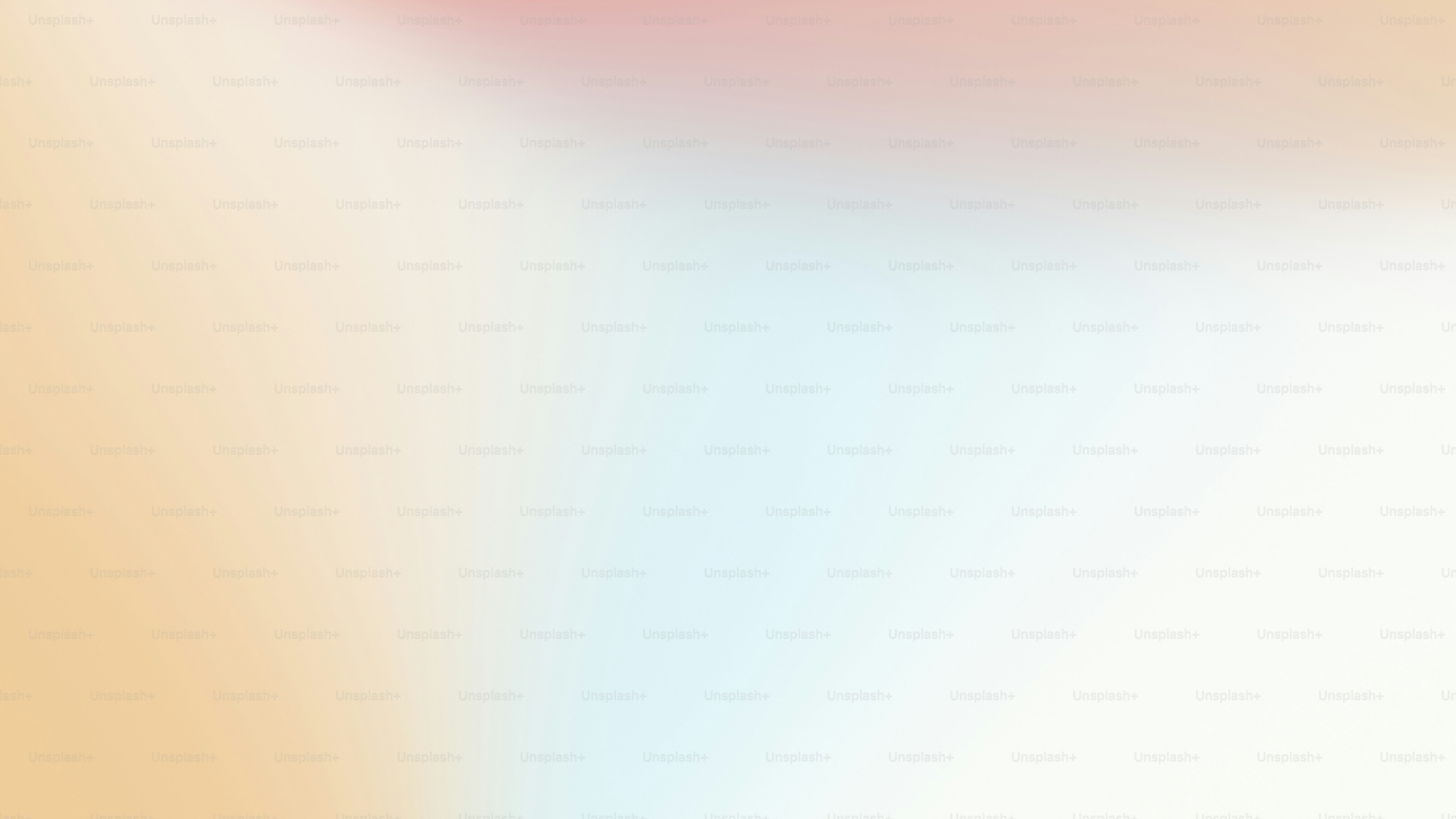 부드러운 파스텔 그라데이션에 약간의 분홍빛이 도는 느낌이에요