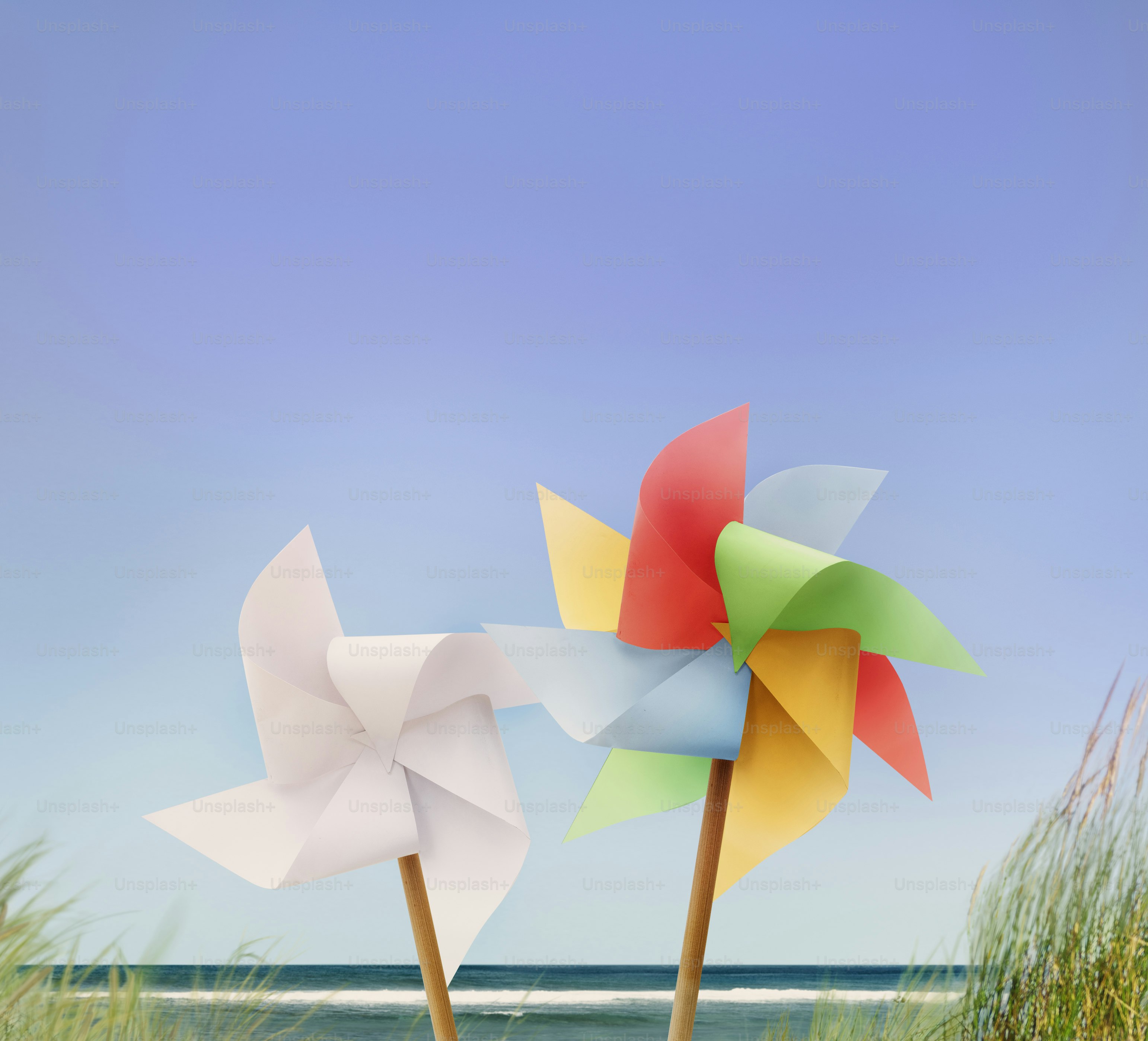 Concepto de vacaciones de verano en la playa con rueda de alfileres