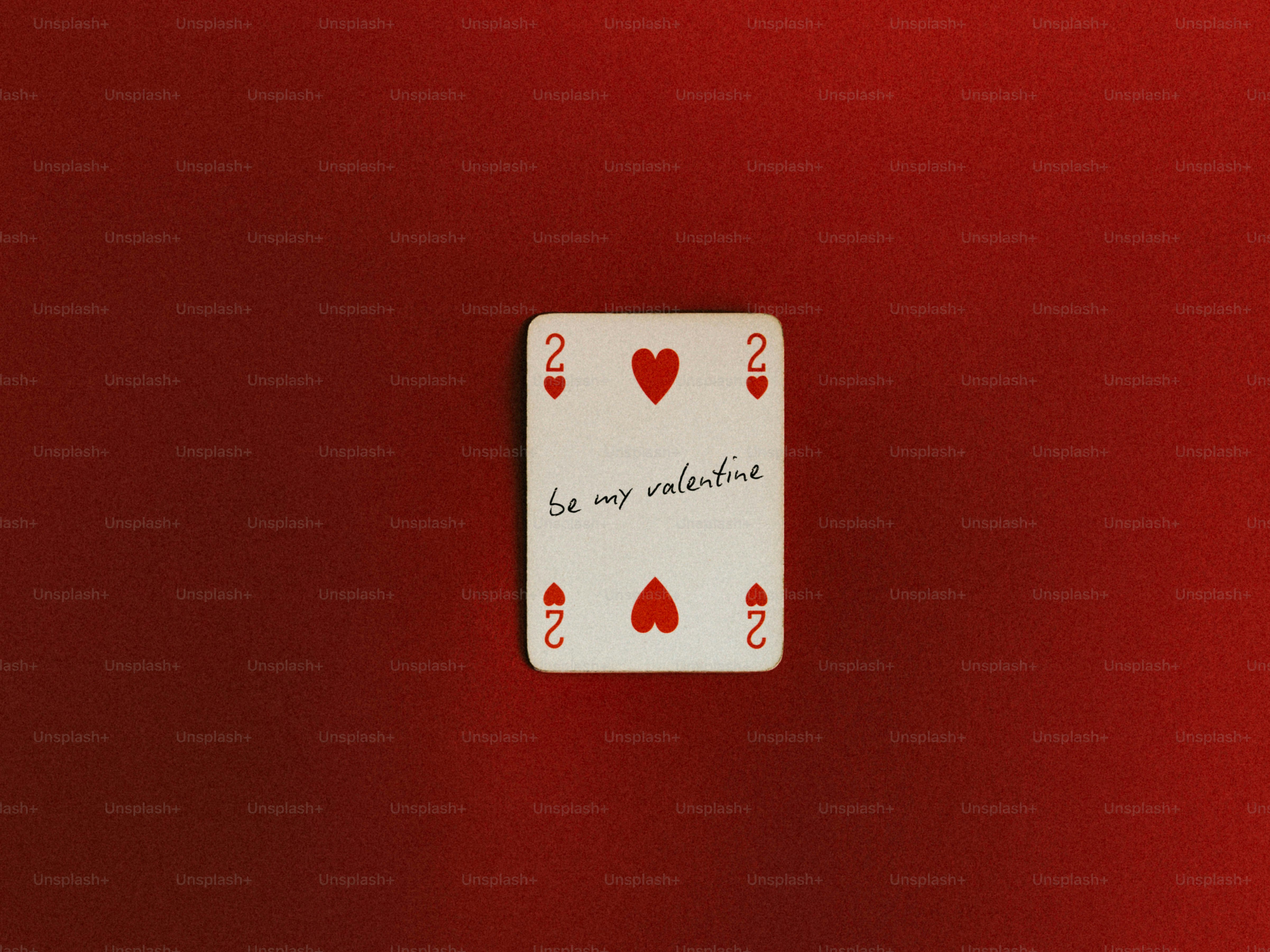 Zwei Herzen spielen eine Karte mit meiner Valentinstags-Botschaft