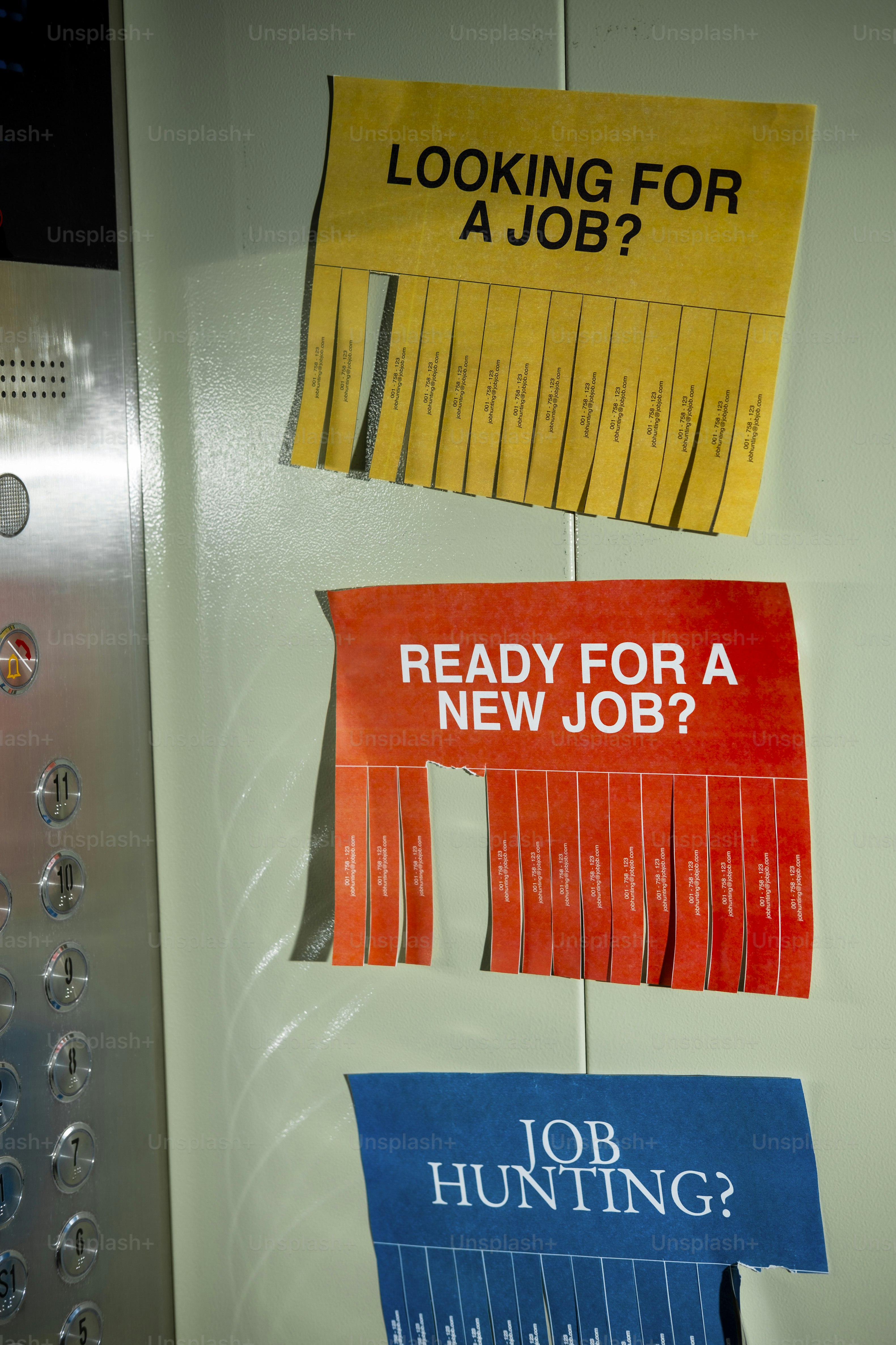 Drei Abreißflyer mit Fragen zu Jobs