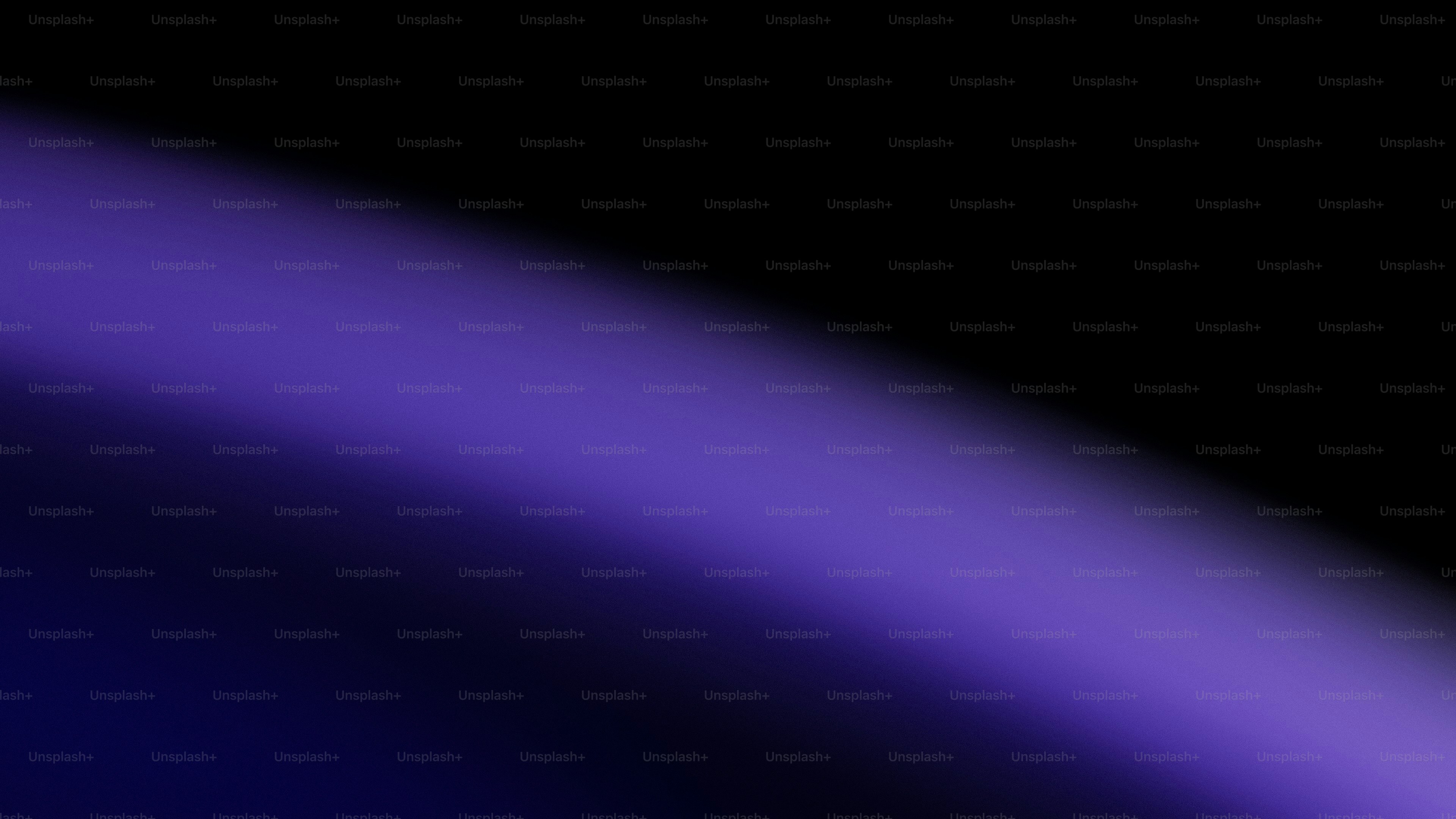 보라색과 검은색의 추상적 그라데이션