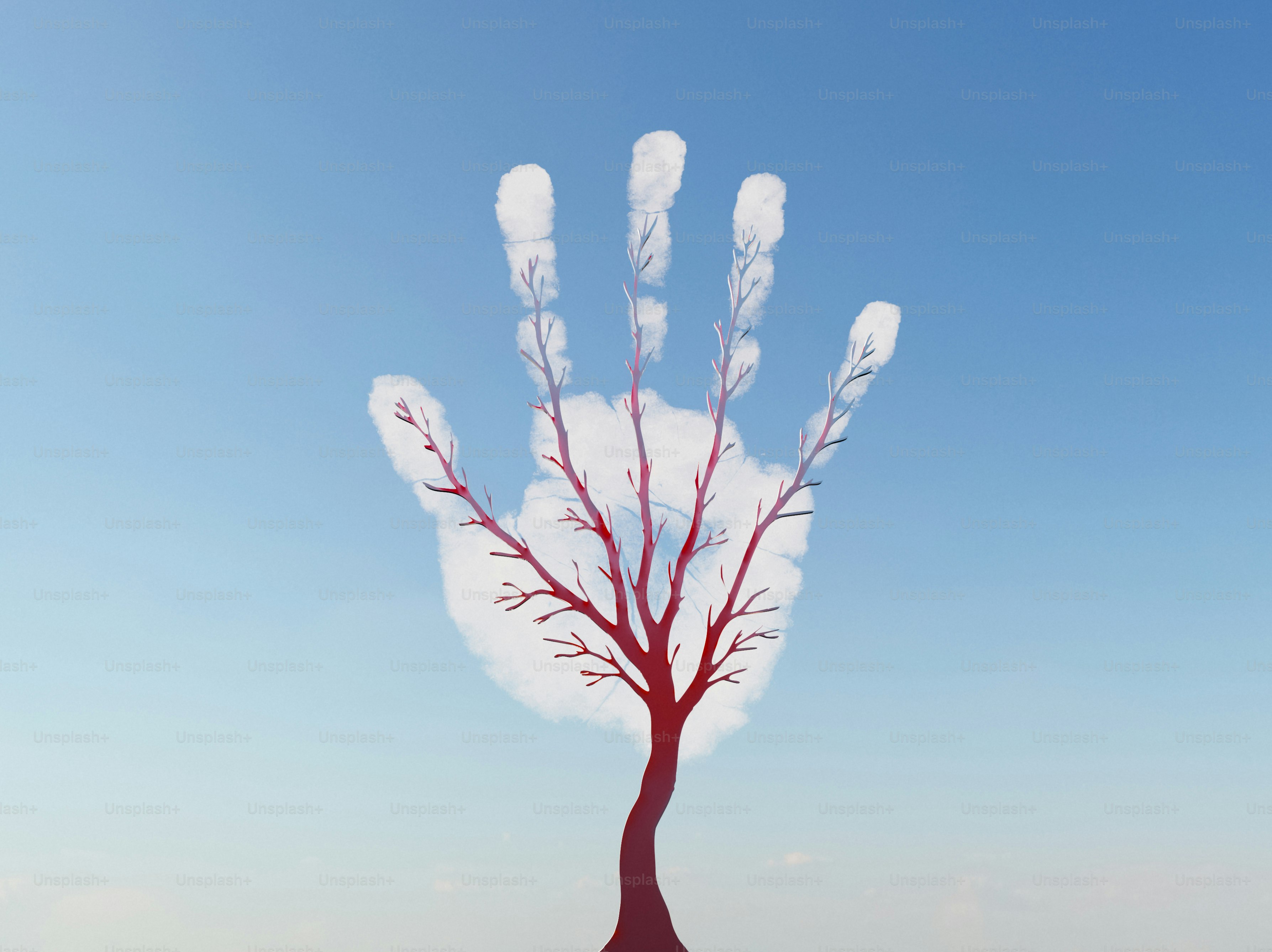 青空を背景にした手の形をした木