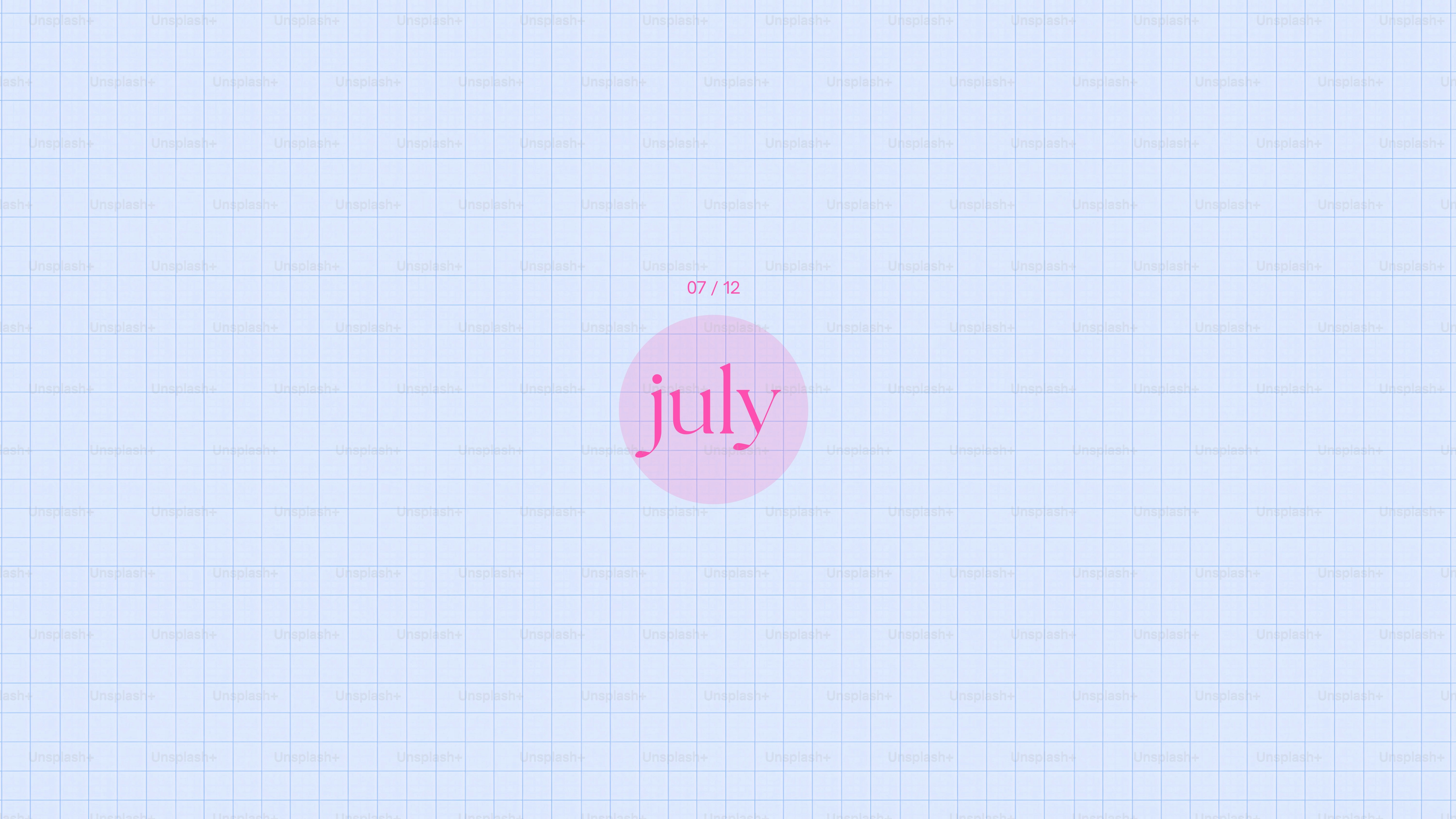 Fundo azul claro com um círculo rosa e texto "july".