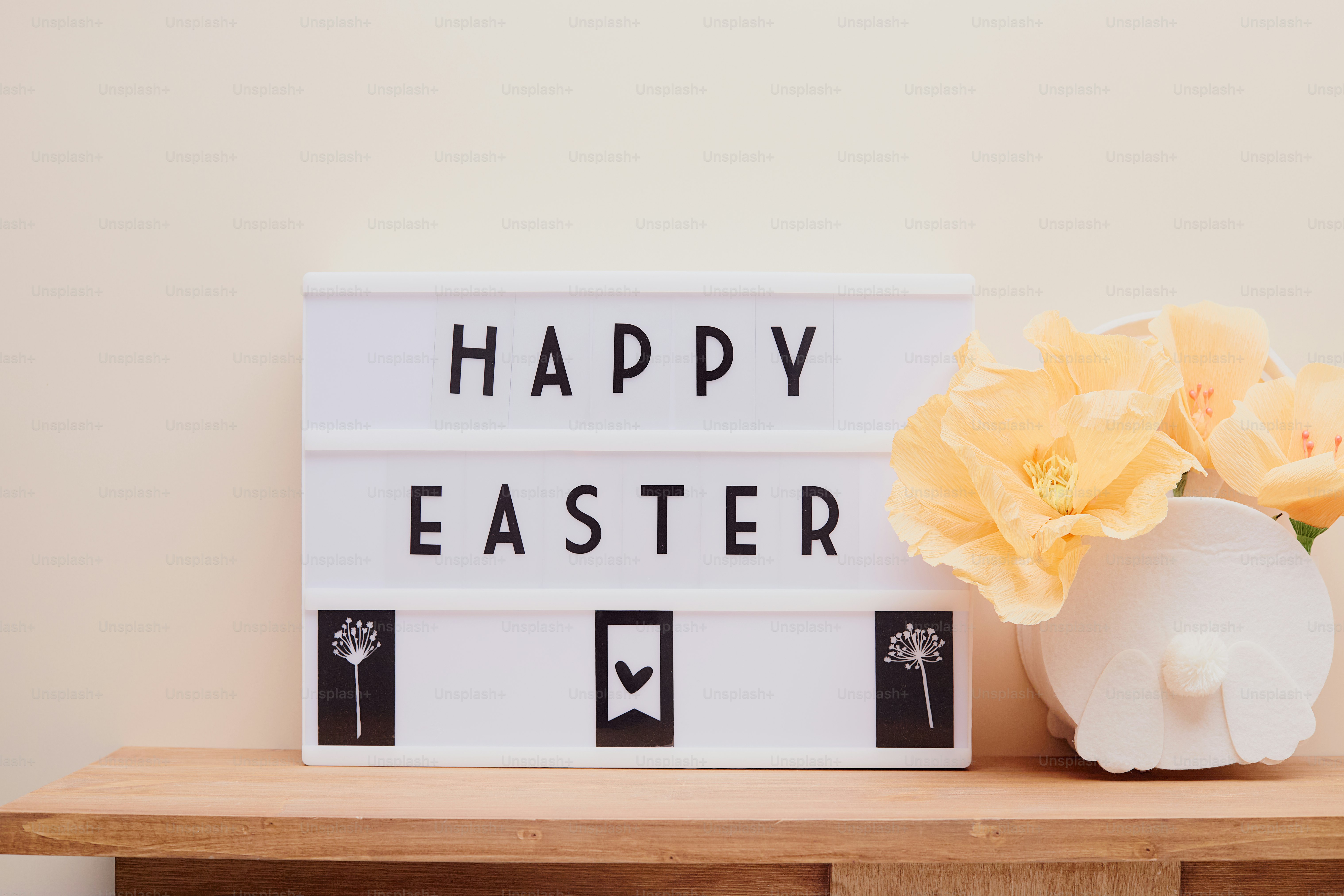 Lightbox displays "happy easter" next to yellow flowers.