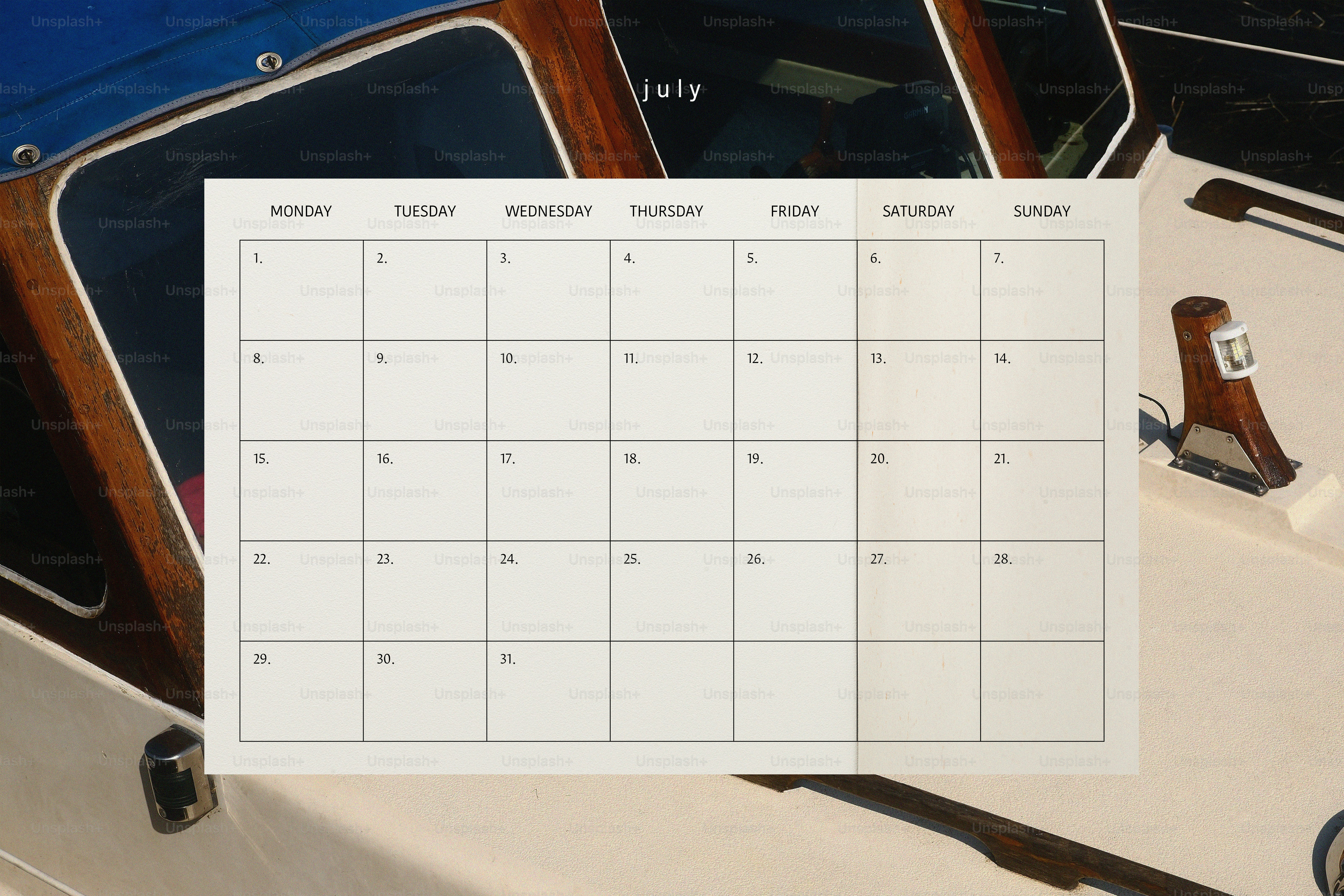 Kalender Juli di dek kapal