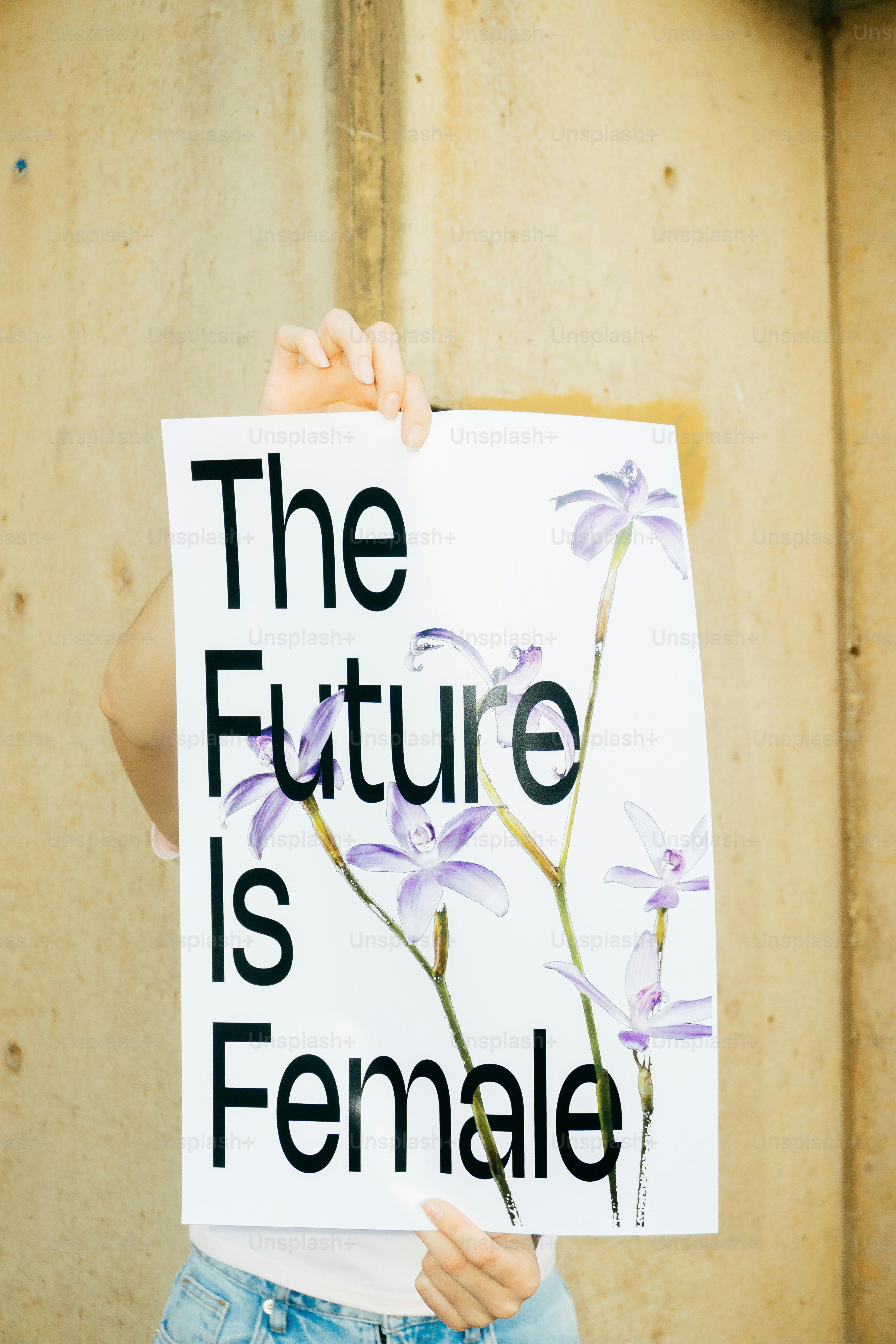 Die Zukunft ist weibliches Zeichen mit Blumen