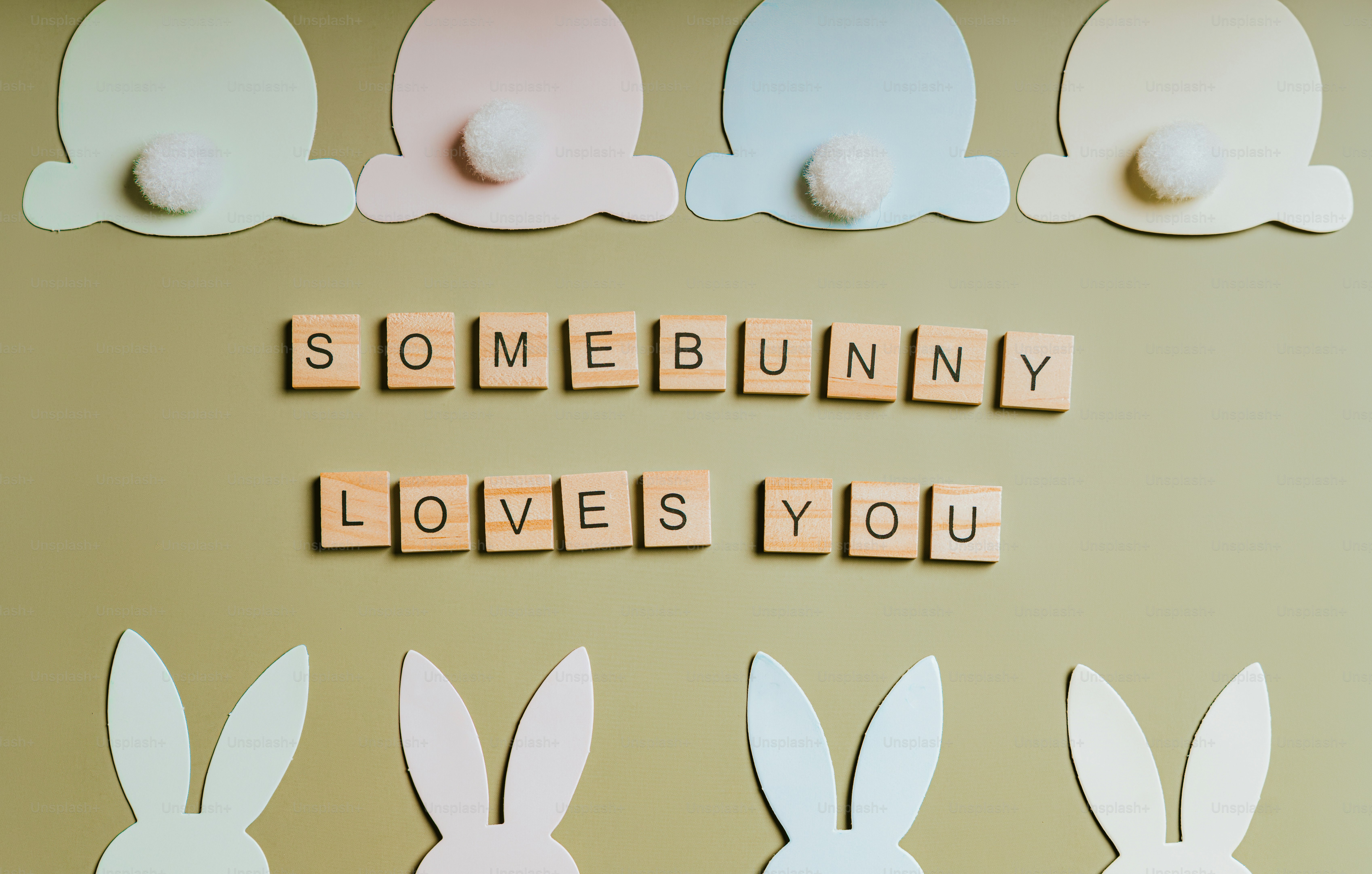 부활절 토끼와 '어떤 토끼가 널 사랑해'라는 문자