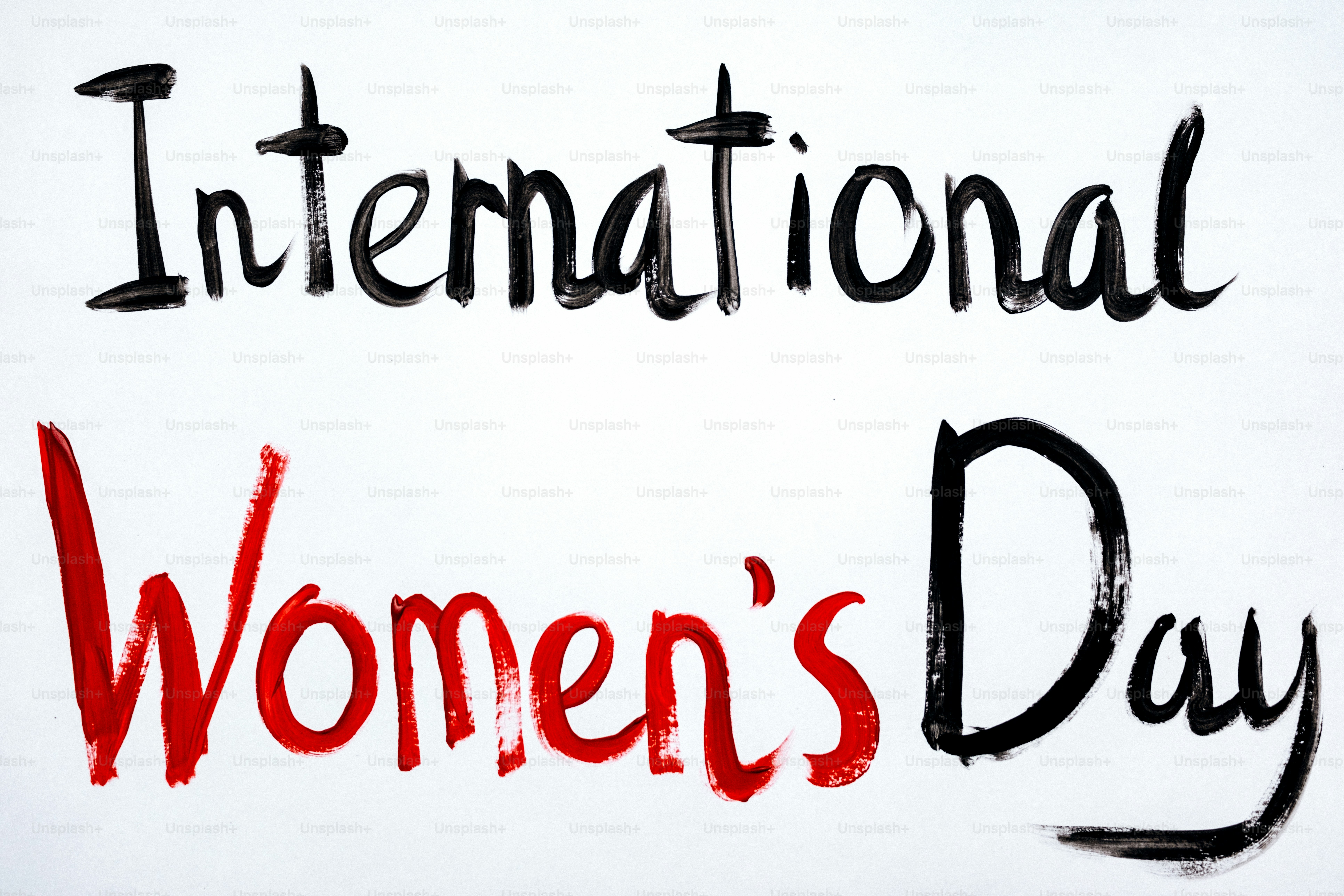 Texto do Dia Internacional da Mulher em fundo branco