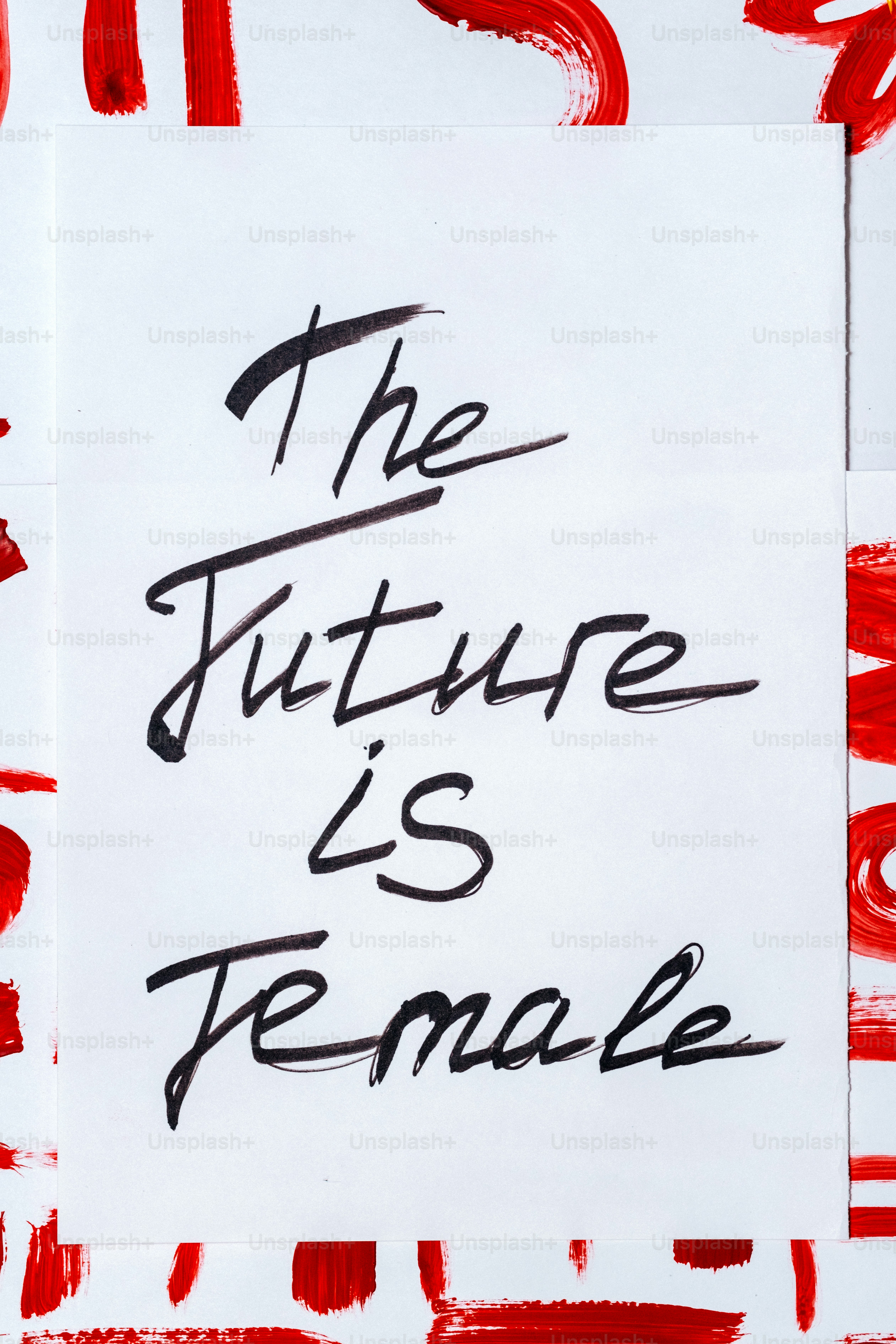 Il futuro è scritto da donna su carta bianca.