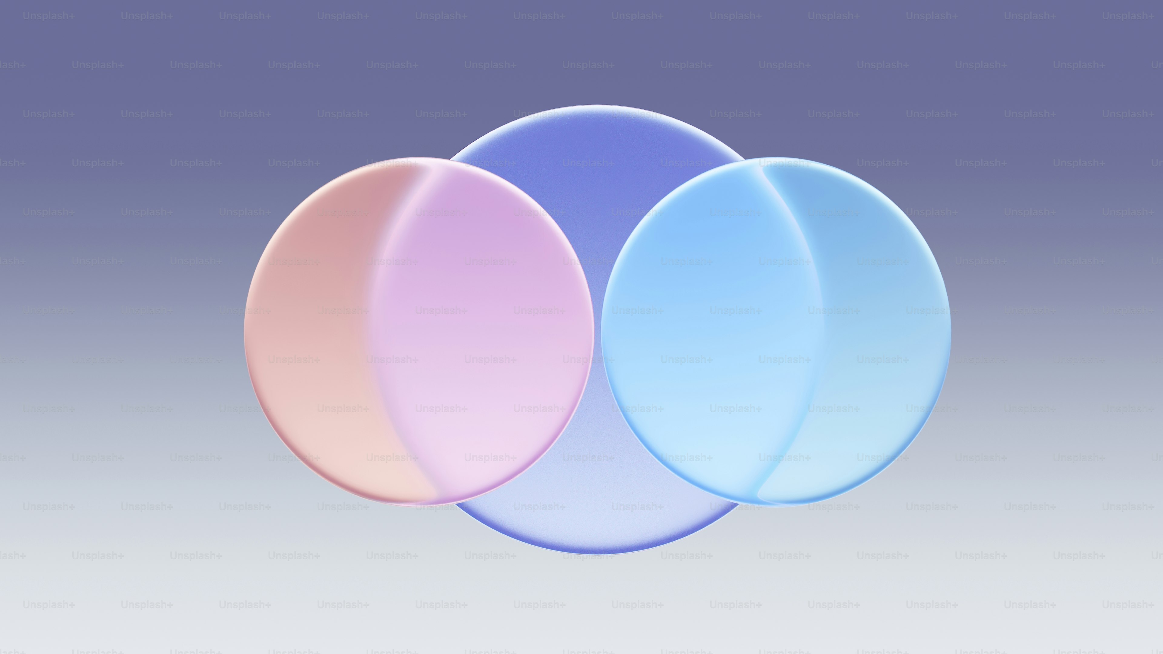 Tiga lingkaran tembus pandang yang tumpang tindih dengan warna pastel lembut.