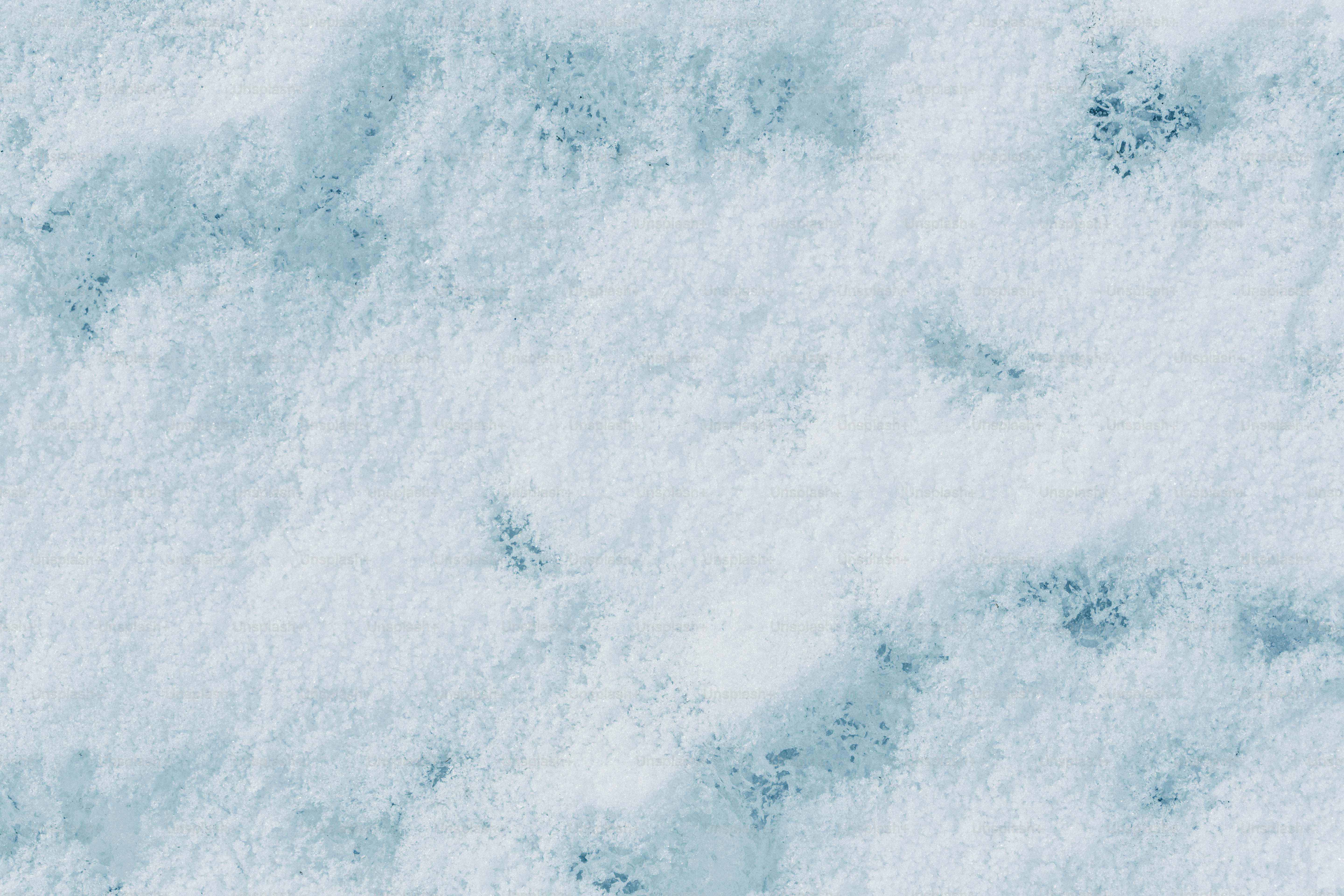 クローズアップでは、淡い青と白の泡状の泡状の質感。