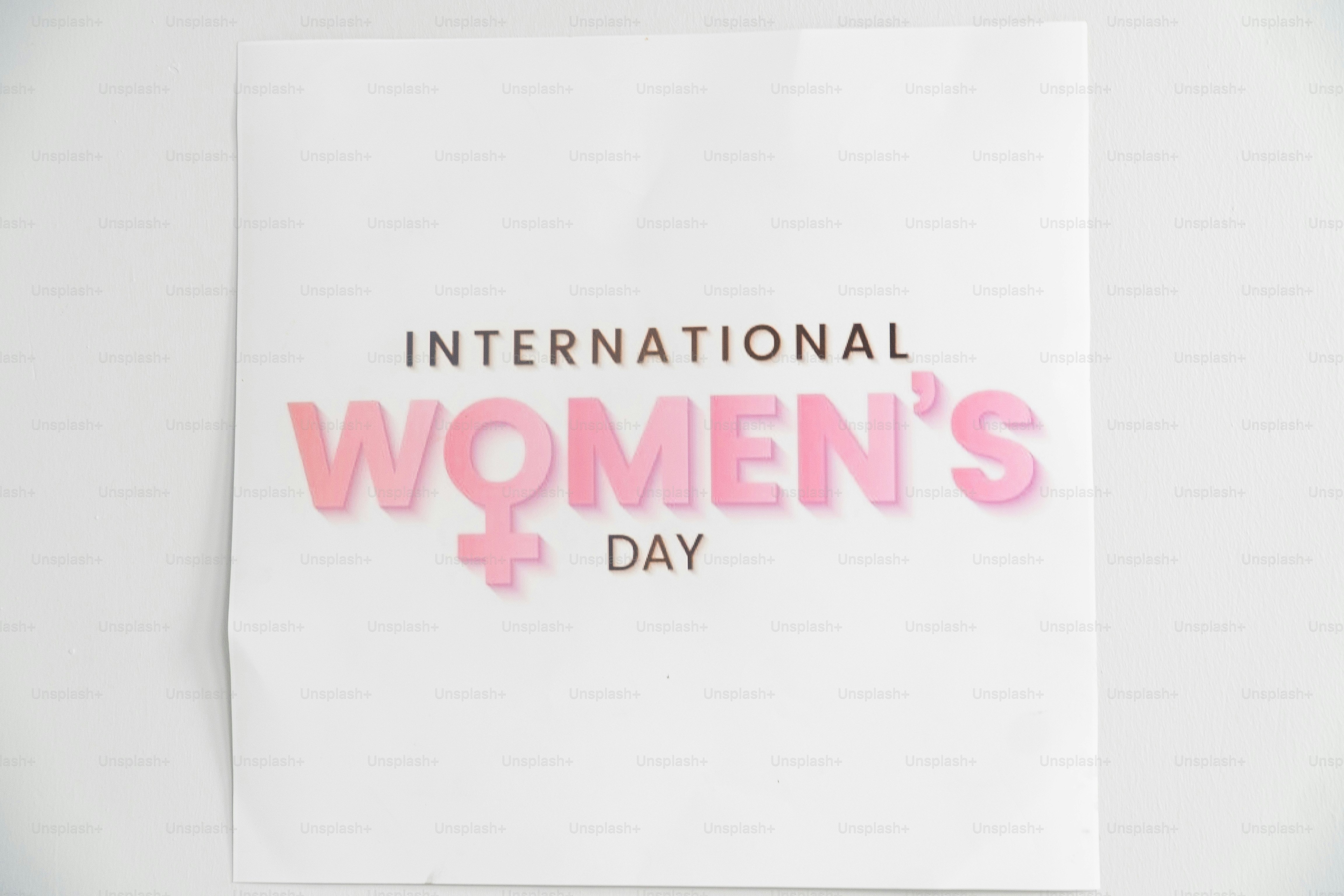 Teks Hari Perempuan Internasional dengan simbol wanita