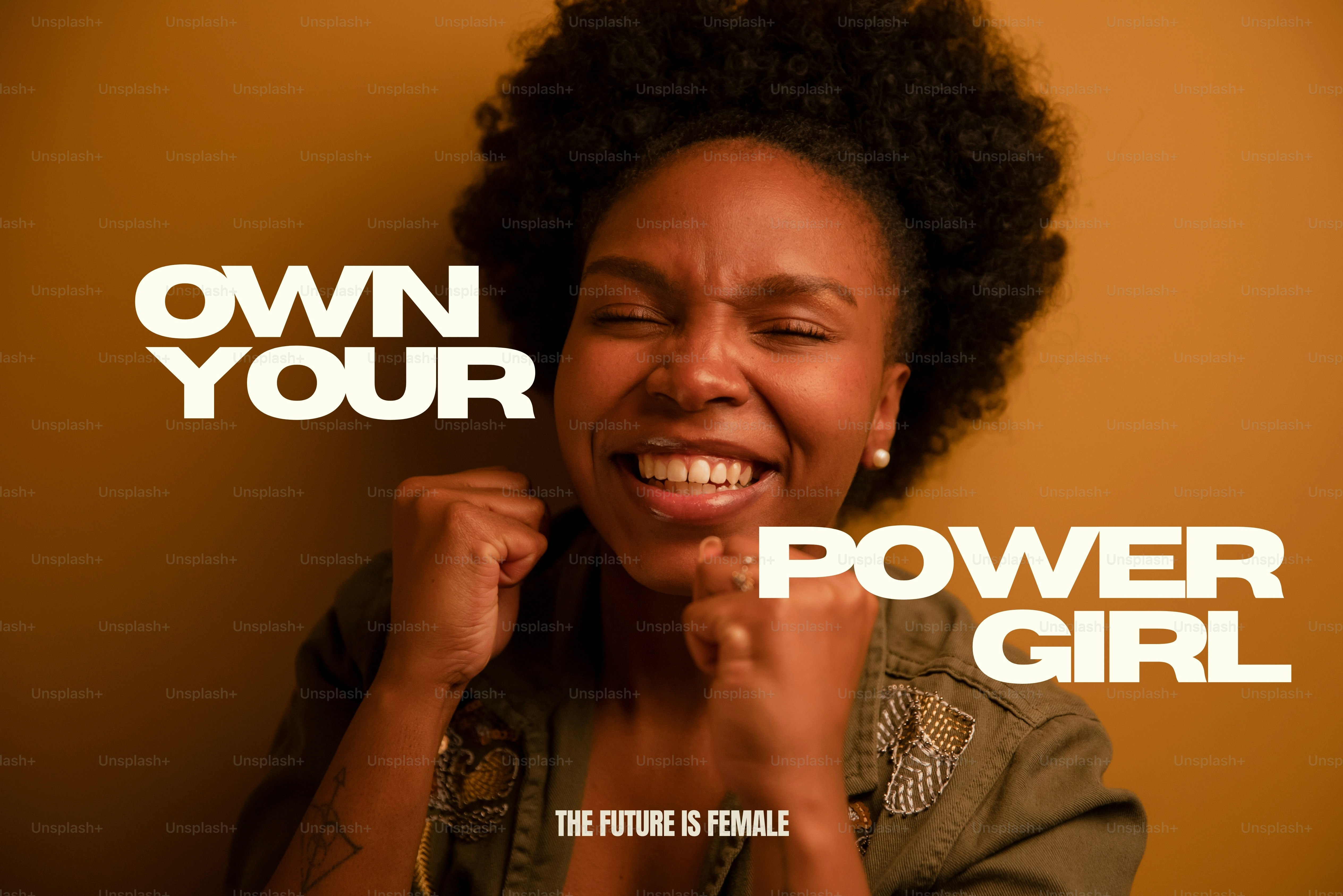 Femme aux poings serrés, texte « assume your power girl ».